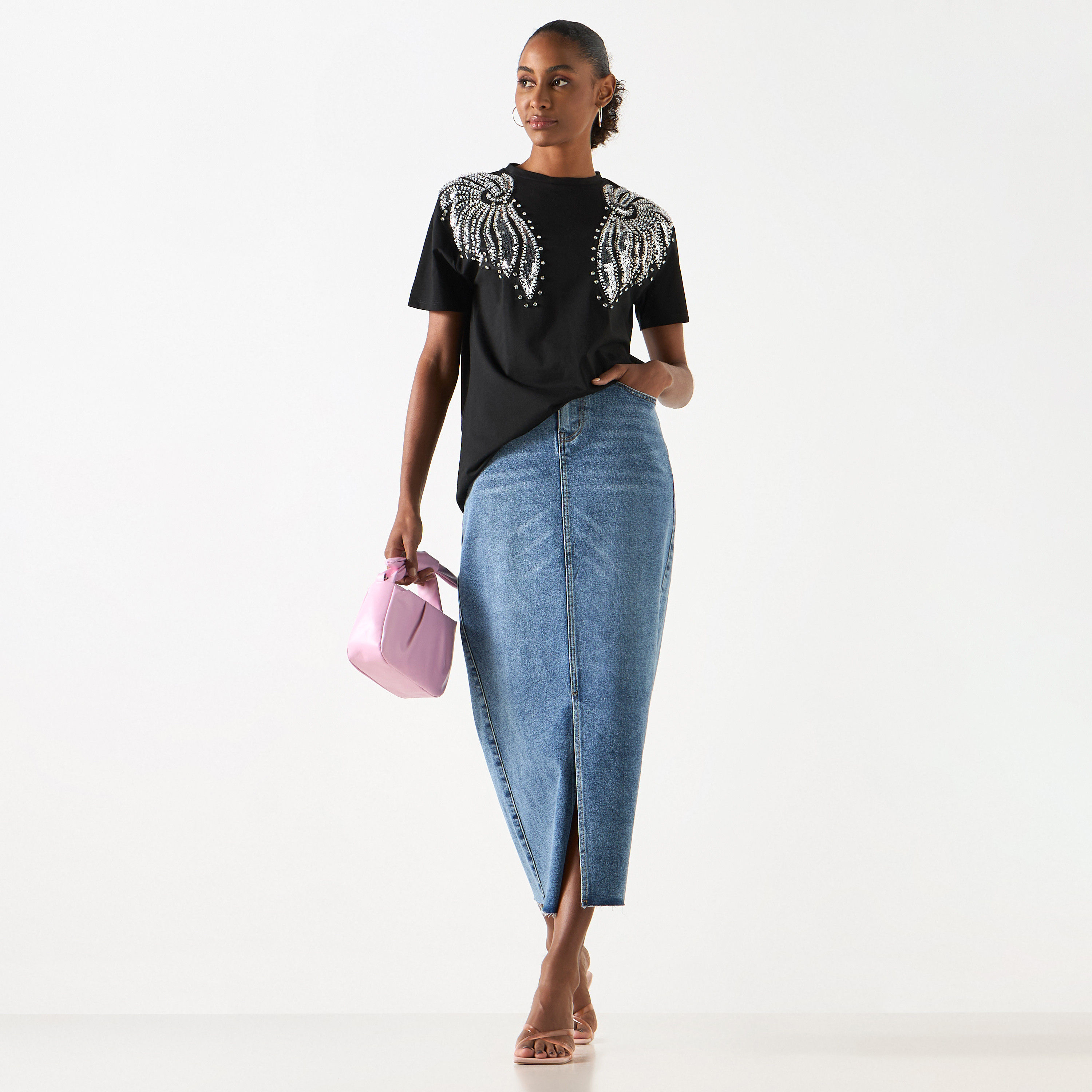 تيشيرت مزيّن بياقة ضيقة وأكمام قصيرة من تو إكستريمز-women-clothing-tshirts-image-6
