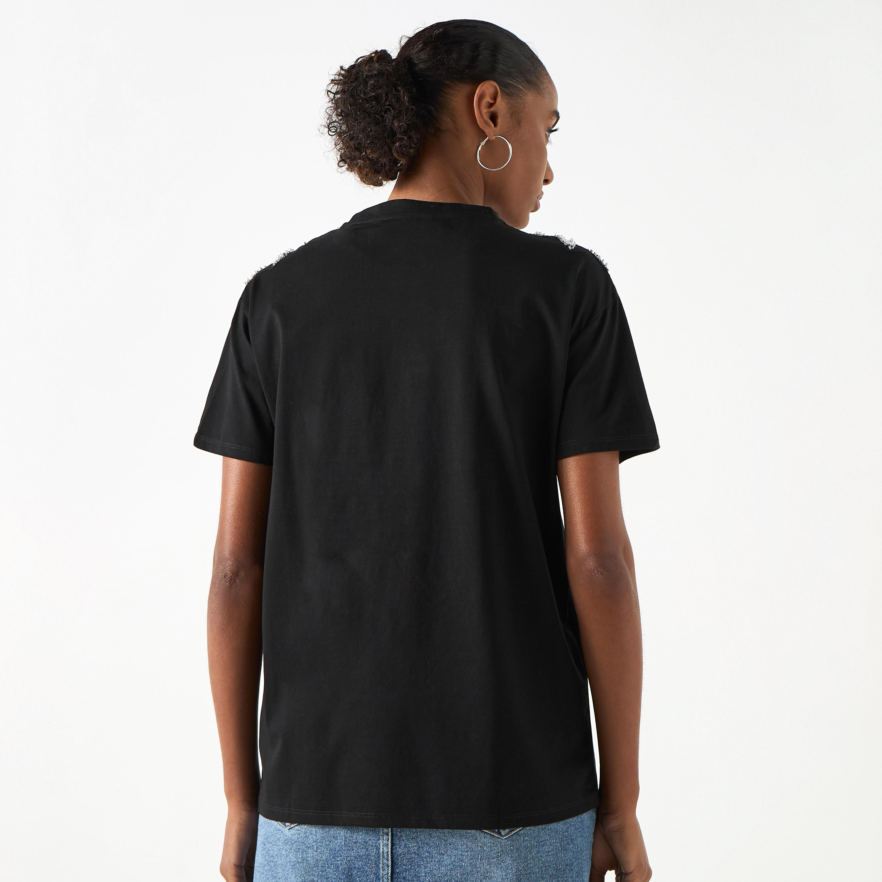 تيشيرت مزيّن بياقة ضيقة وأكمام قصيرة من تو إكستريمز-women-clothing-tshirts-image-7