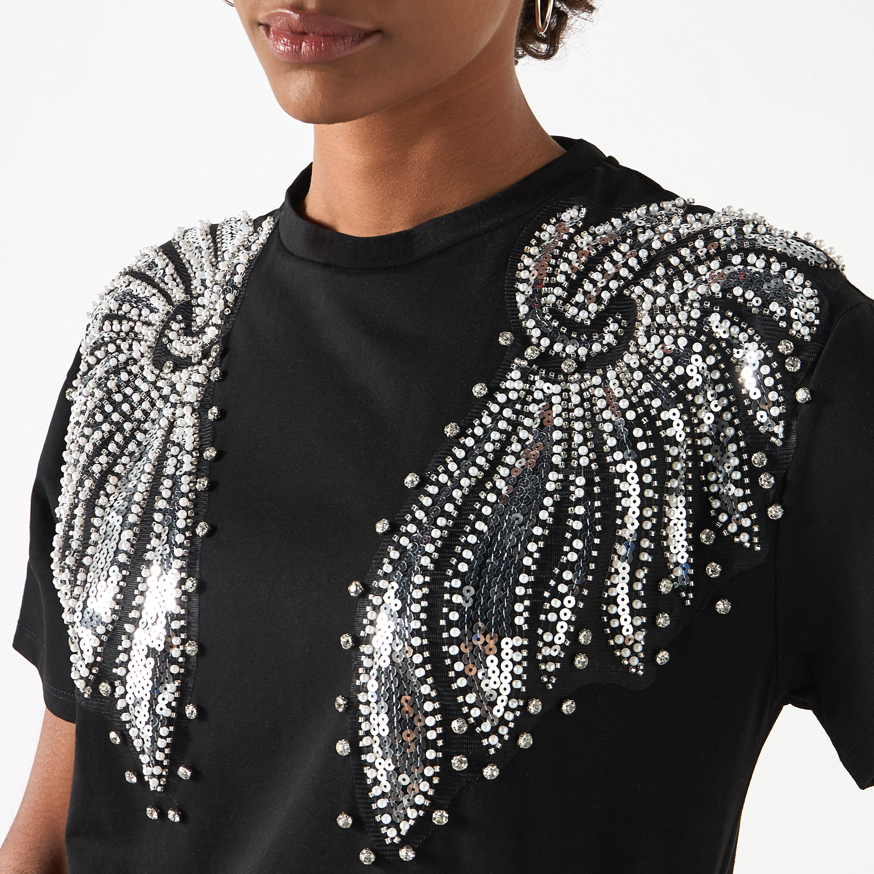 تيشيرت مزيّن بياقة ضيقة وأكمام قصيرة من تو إكستريمز-women-clothing-tshirts-image-8
