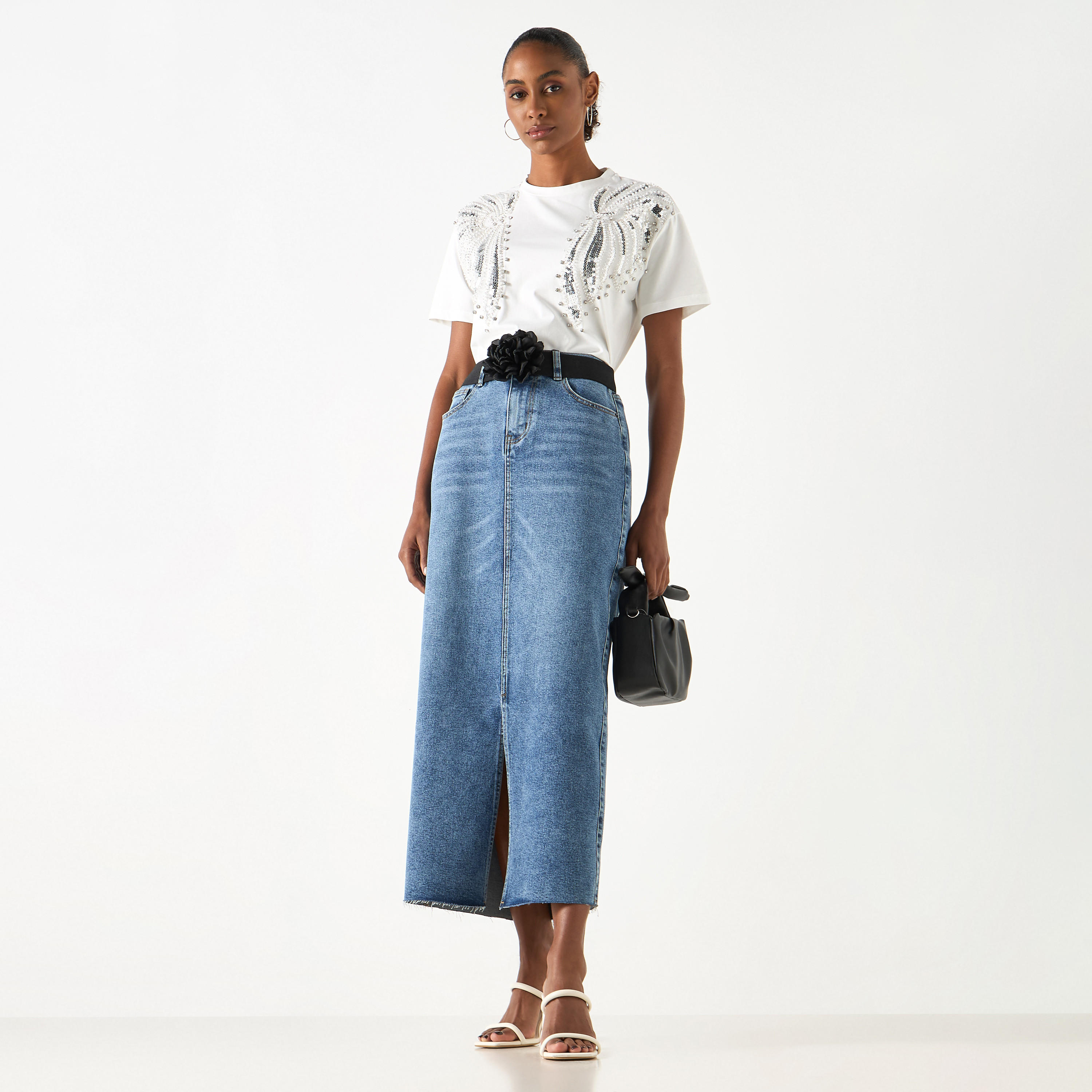 تيشيرت مزيّن بياقة ضيقة وأكمام قصيرة من تو إكستريمز-women-clothing-tshirts-image-2