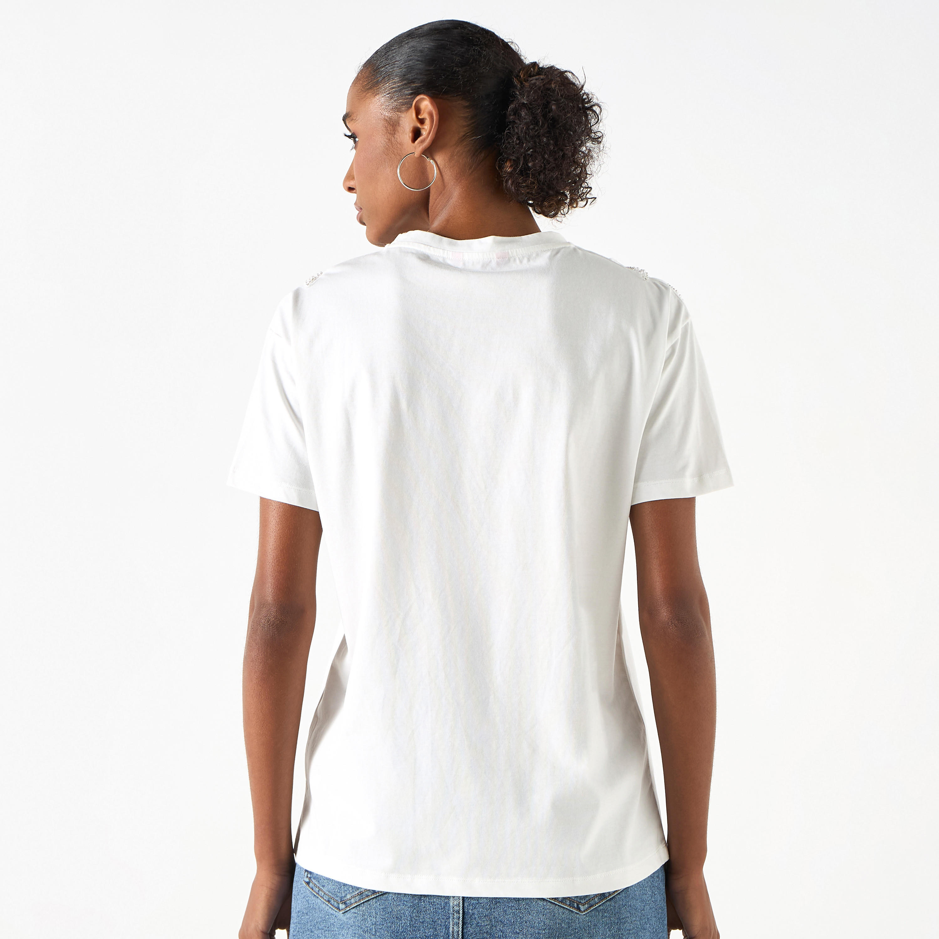 تيشيرت مزيّن بياقة ضيقة وأكمام قصيرة من تو إكستريمز-women-clothing-tshirts-image-3