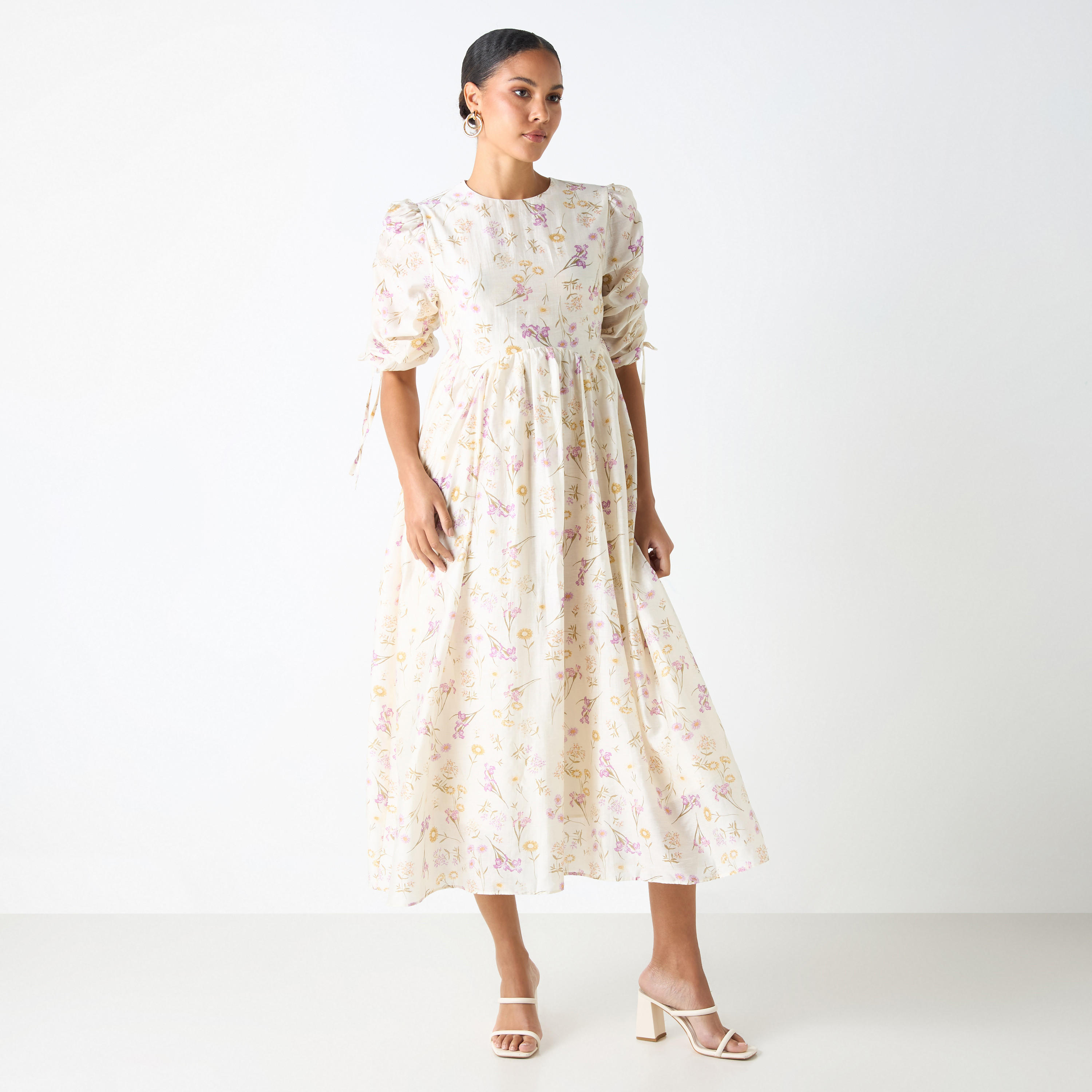 فستان ميدي بطبعات أزهار وياقة مستديرة وخصر برباط من تو إكستريمز-women-clothing-dresses-image-1