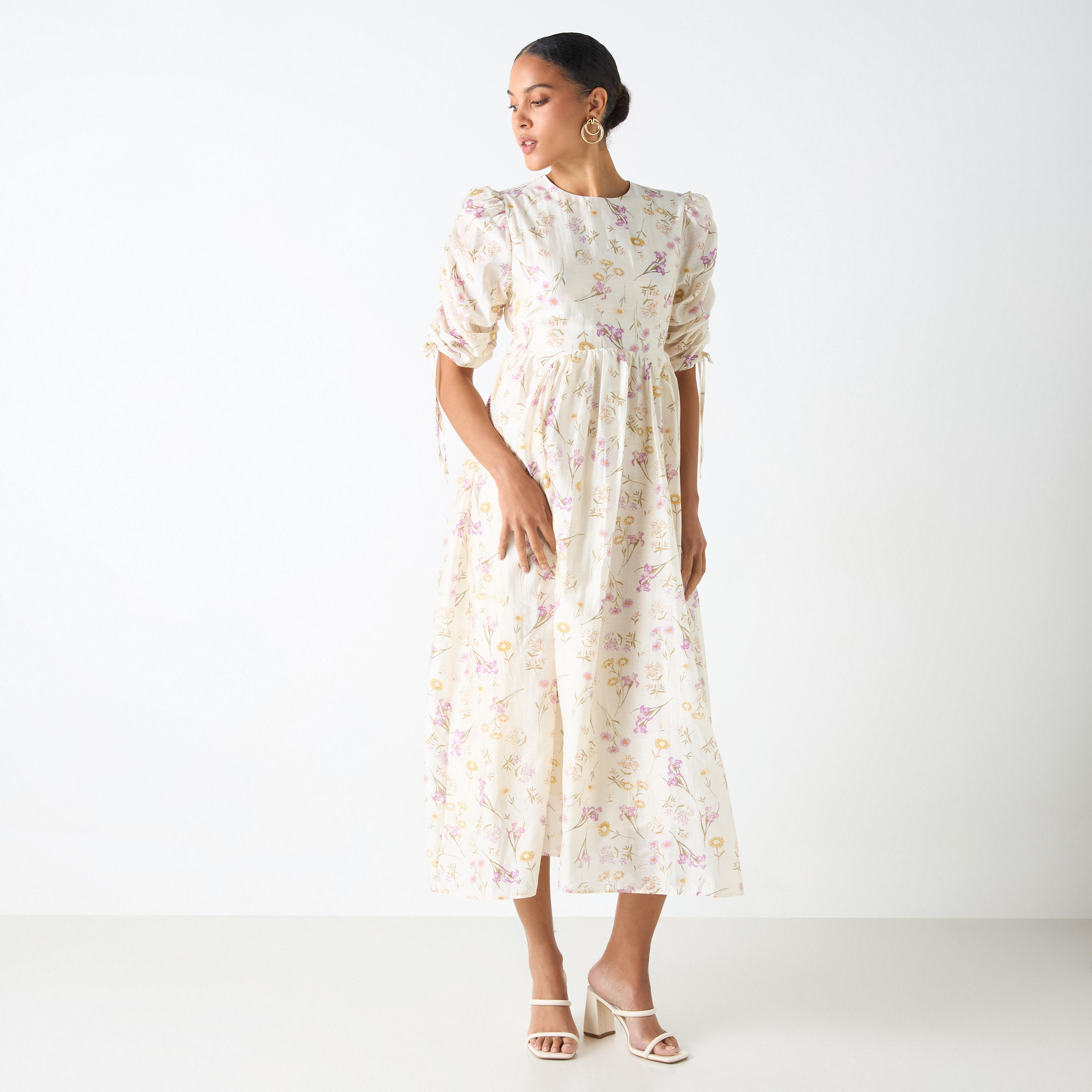 فستان ميدي بطبعات أزهار وياقة مستديرة وخصر برباط من تو إكستريمز-women-clothing-dresses-image-2