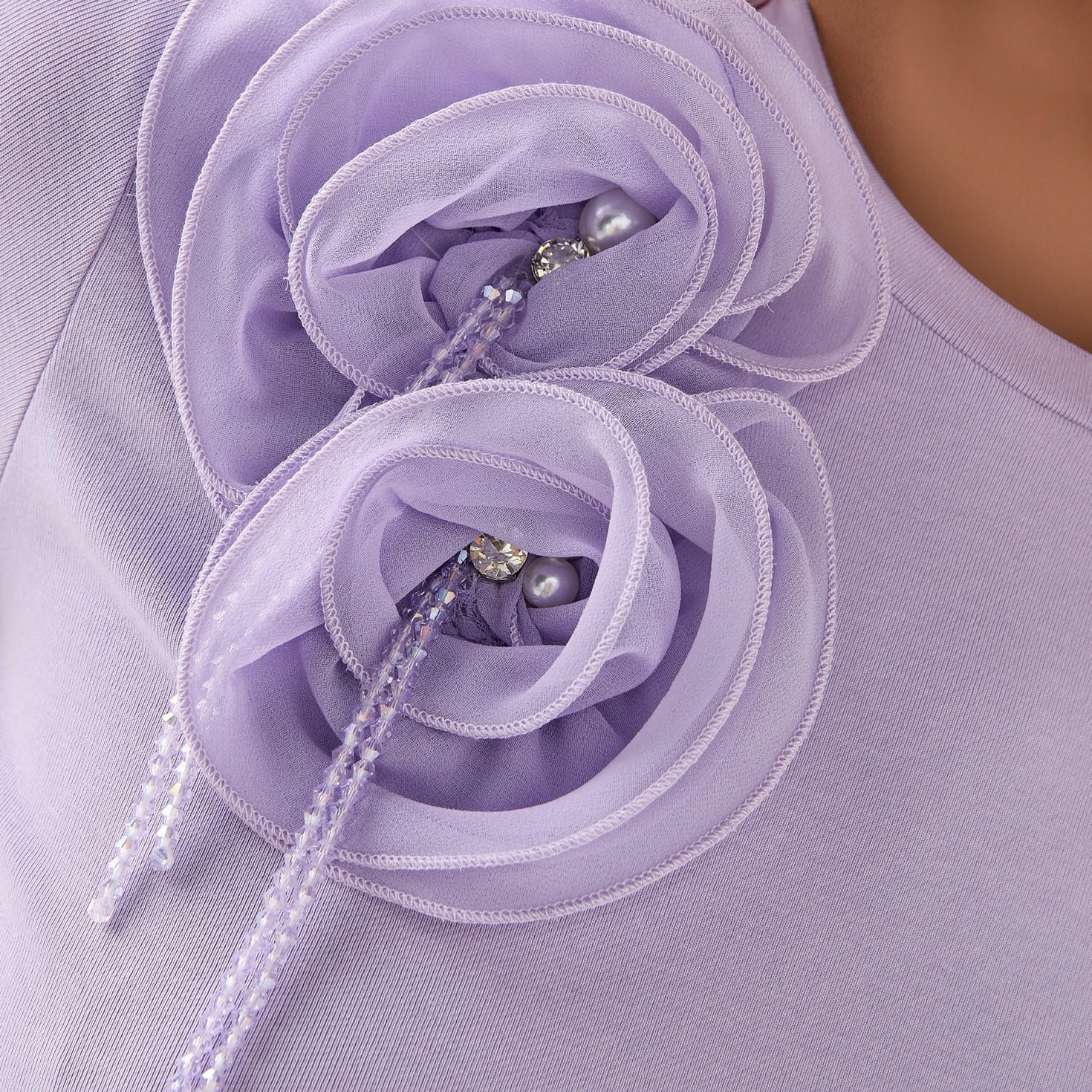 تيشيرت بياقة ضيقة وزخارف أزهار من تو إكستريمز-women-clothing-tshirts-image-5