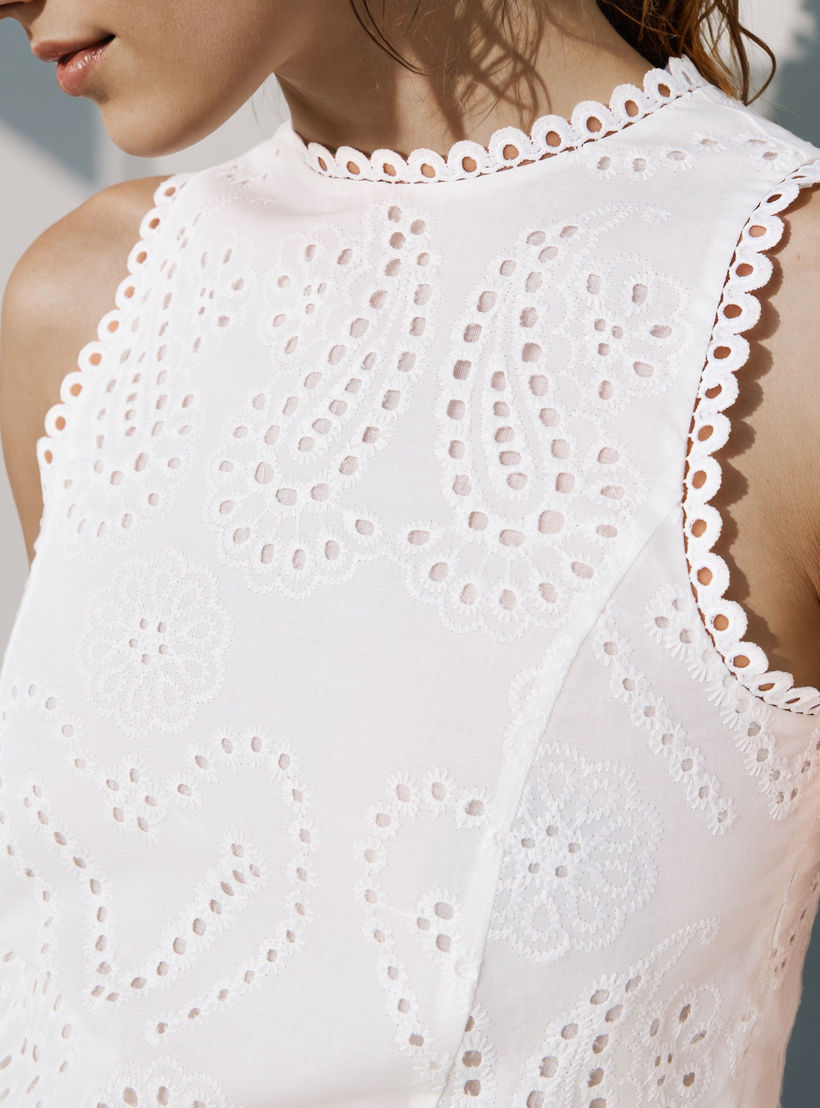 بلوزة بدون أكمام بتطريز شيفلي من توإكستريمز-women-clothing-shirtsandblouses-blouses-image-4