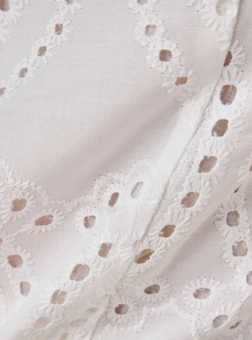 بلوزة بدون أكمام بتطريز شيفلي من توإكستريمز-women-clothing-shirtsandblouses-blouses-image-5