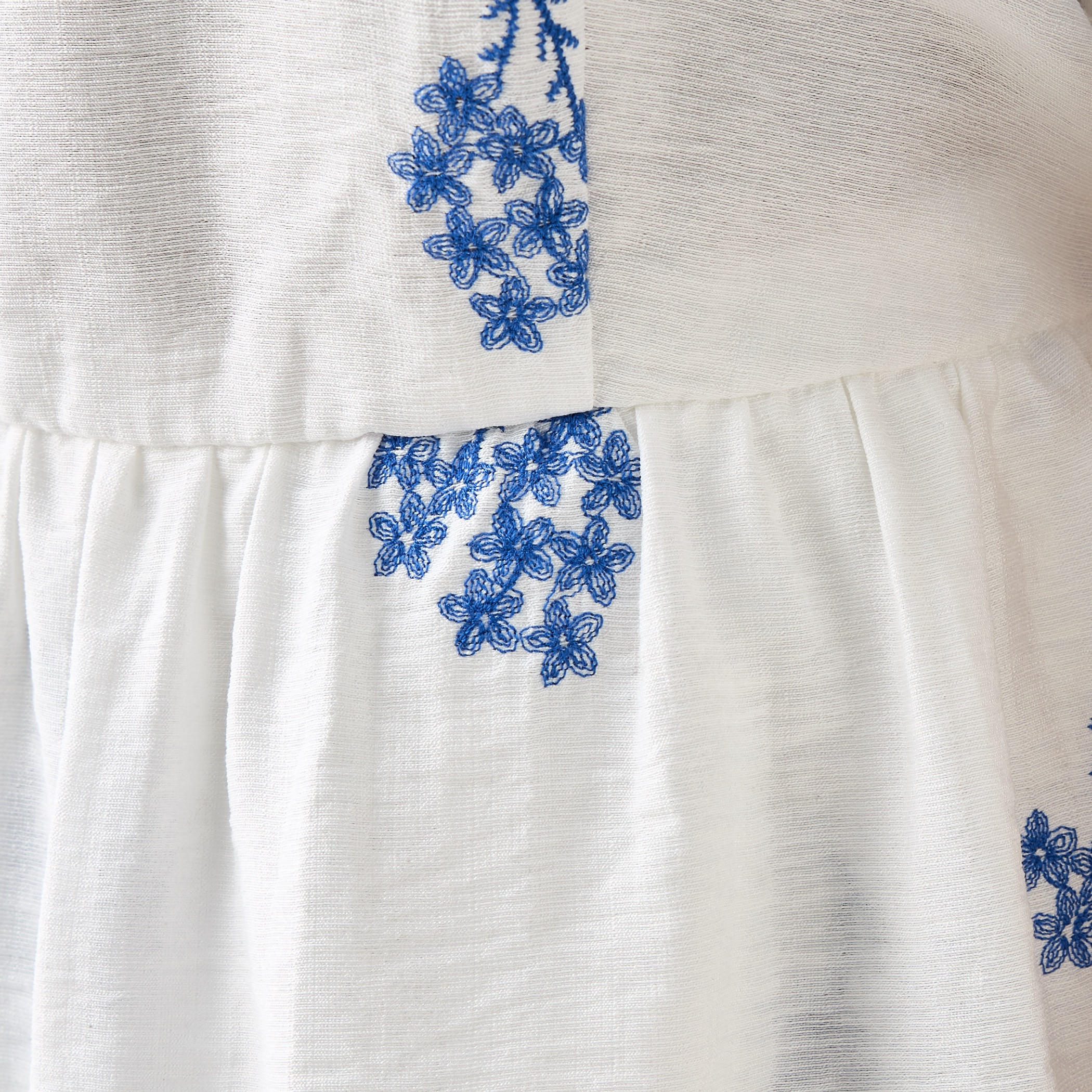بلوزة بخصر كشكش وياقة V وتطريزات من تو إكستريمز-women-clothing-shirtsandblouses-blouses-image-1