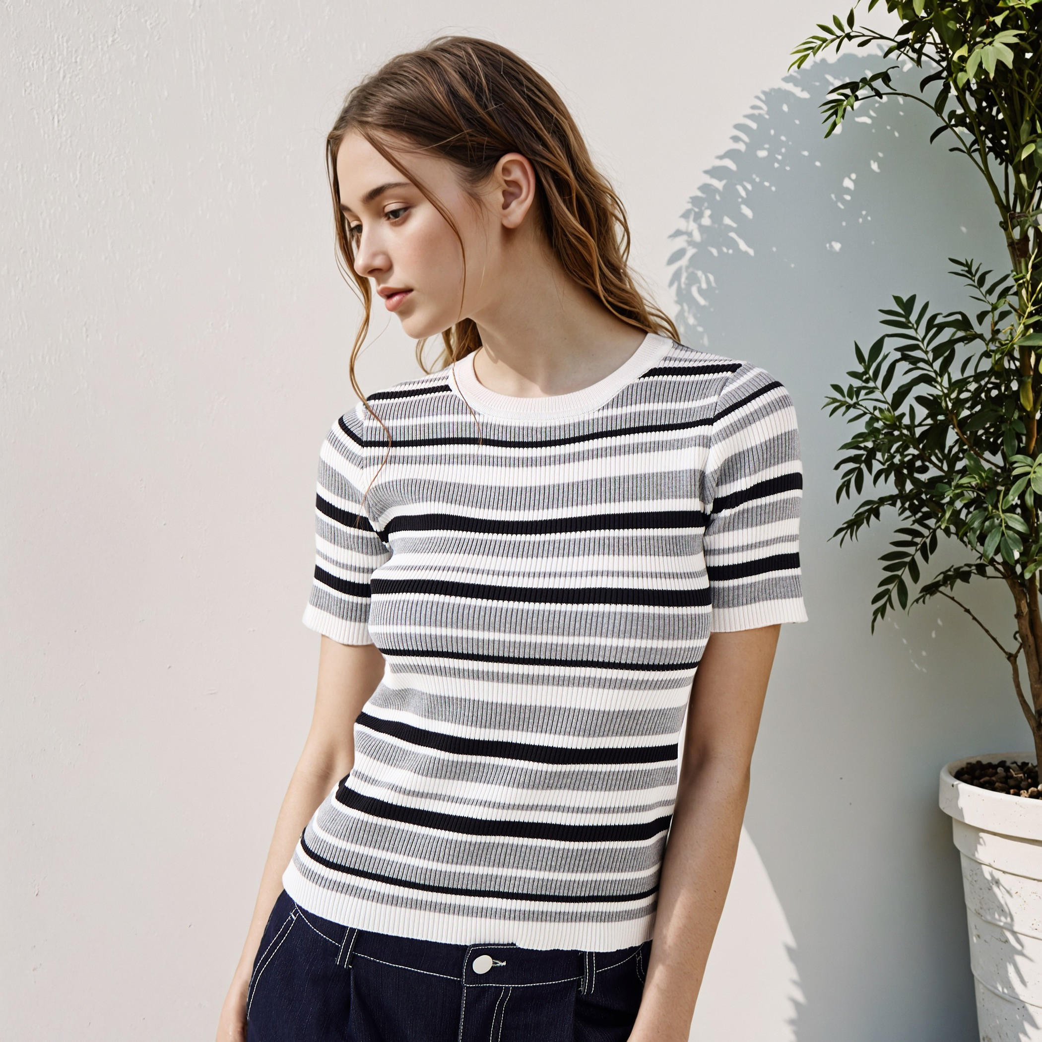 تيشيرت مقلم بياقة ضيقة من تو إكستريمز-women-clothing-tshirts-image-1
