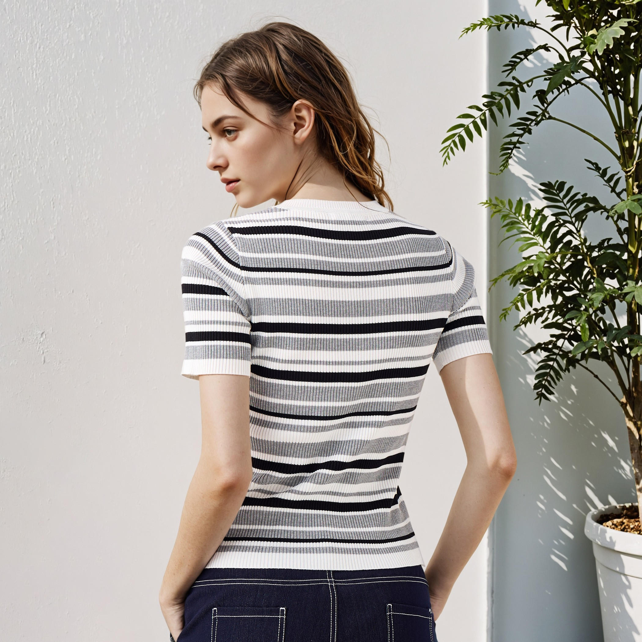 تيشيرت مقلم بياقة ضيقة من تو إكستريمز-women-clothing-tshirts-image-3