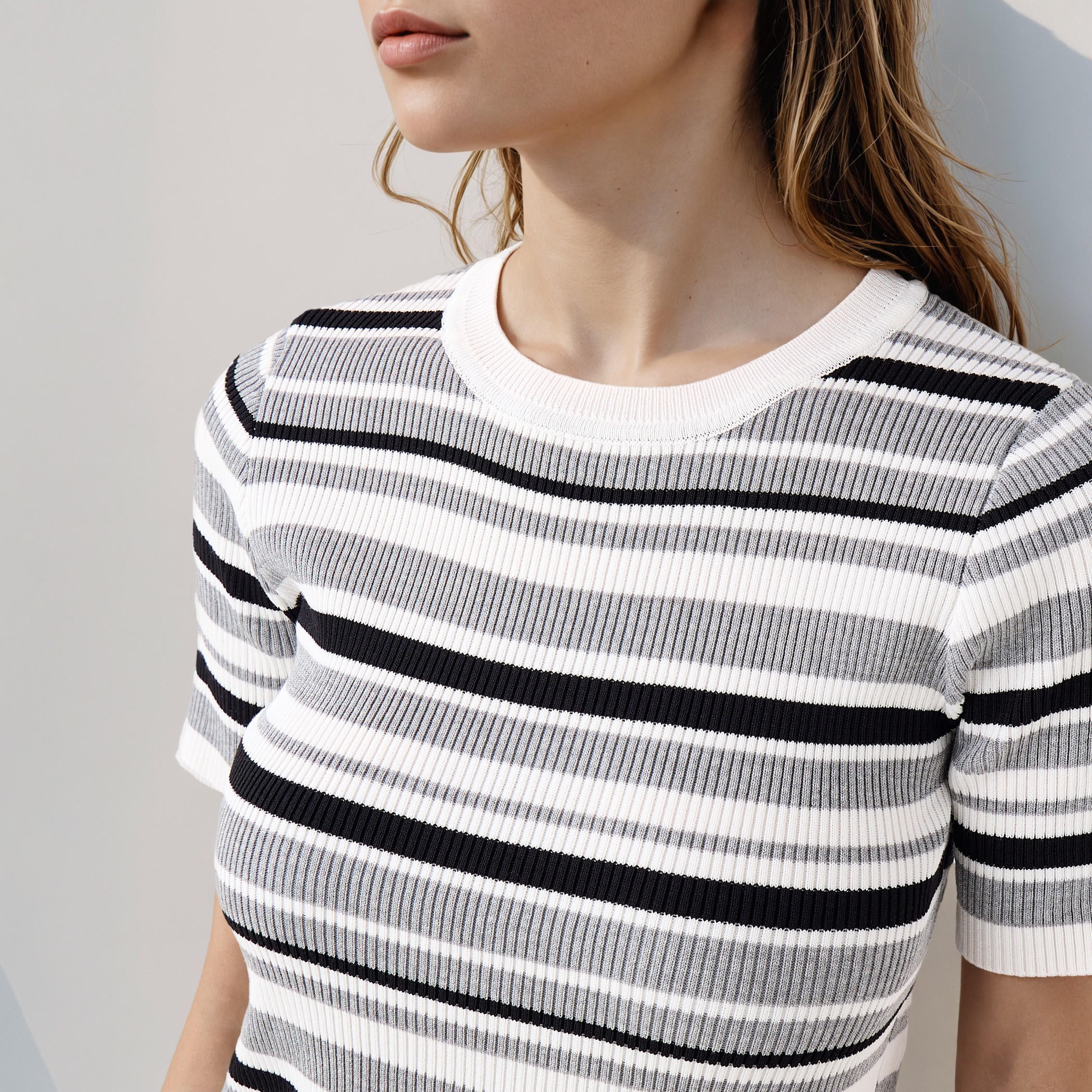 تيشيرت مقلم بياقة ضيقة من تو إكستريمز-women-clothing-tshirts-image-4