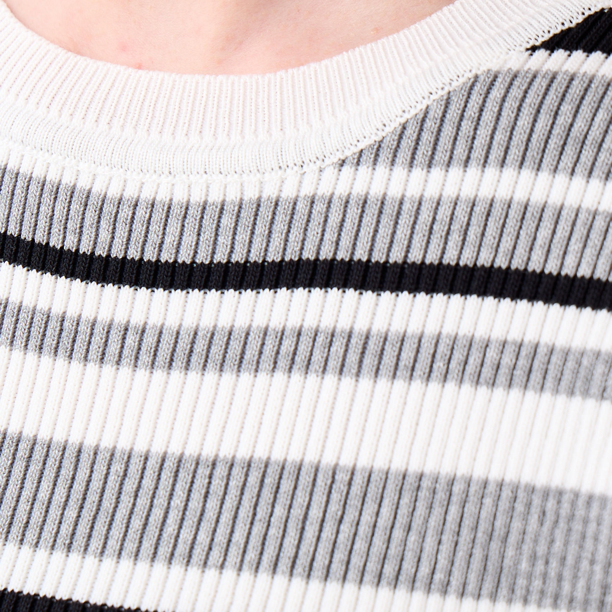 تيشيرت مقلم بياقة ضيقة من تو إكستريمز-women-clothing-tshirts-image-5