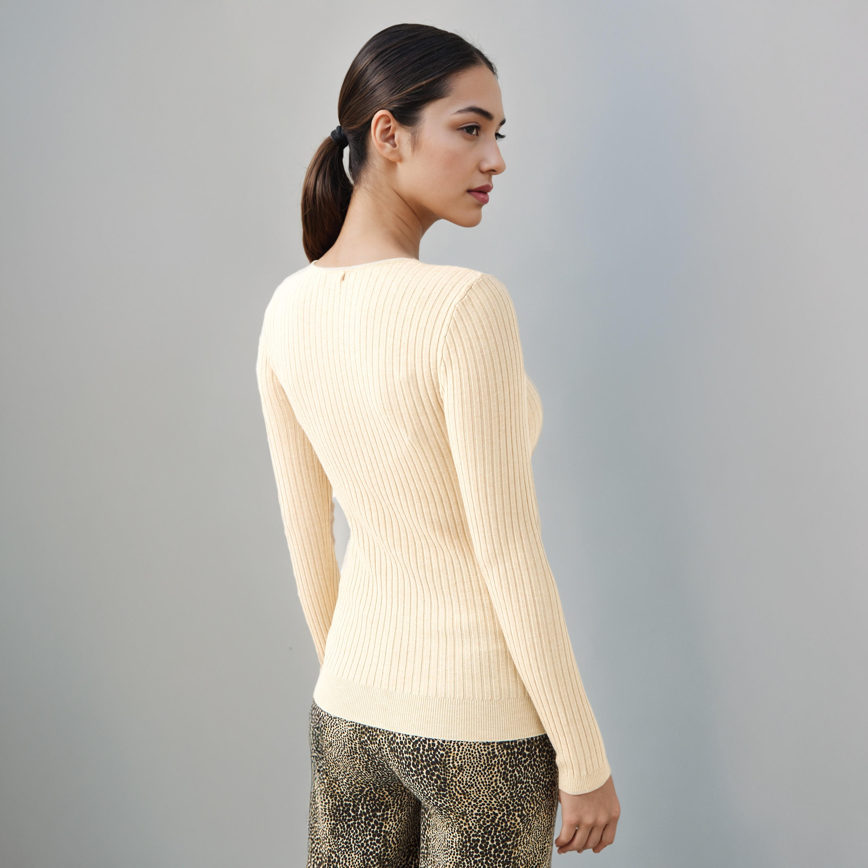 كنزة مضلعة بياقة V من تو إكستريمز-women-clothing-cardigansandjumpers-jumpers-image-4