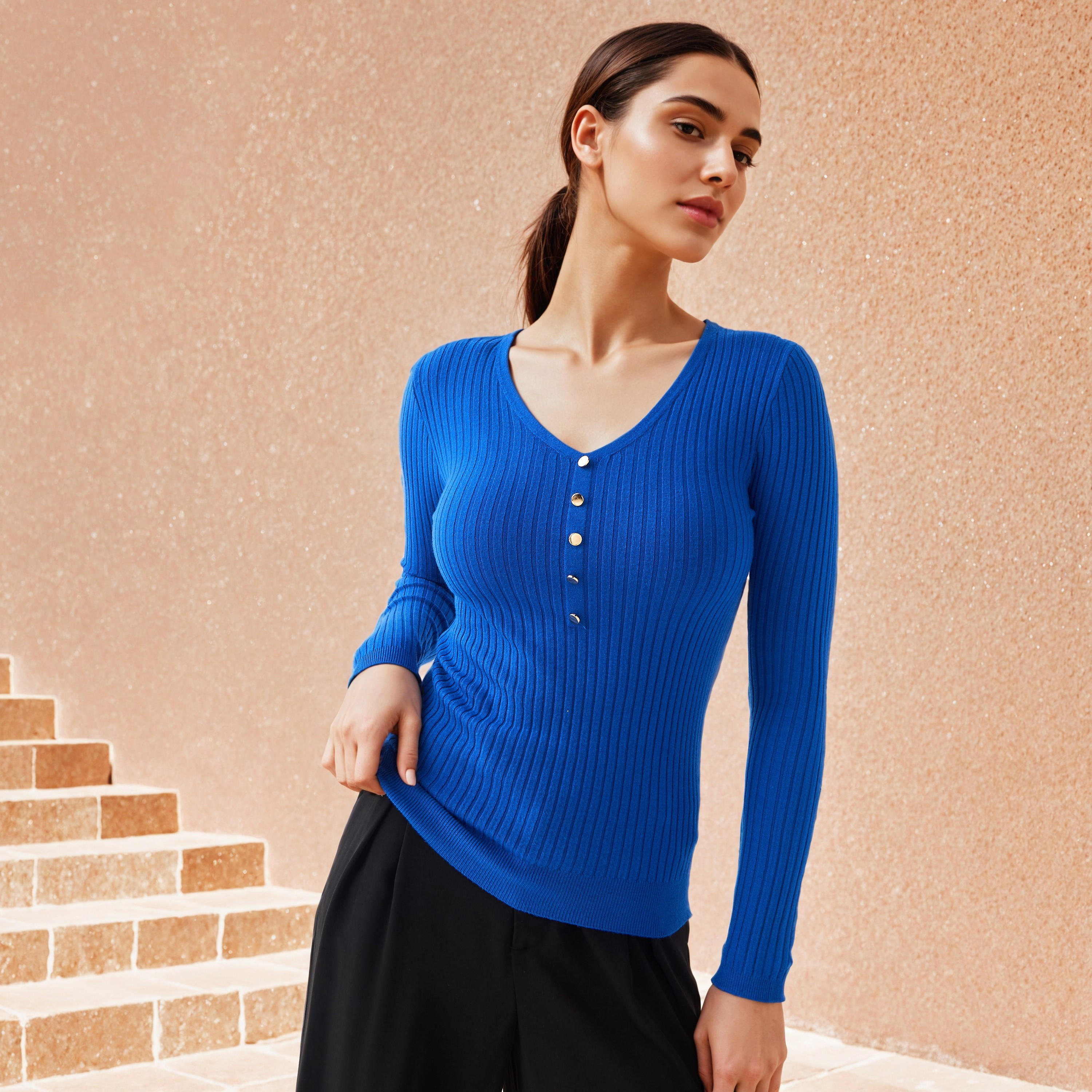 كنزة مضلعة بياقة V من تو إكستريمز-women-clothing-cardigansandjumpers-jumpers-image-4