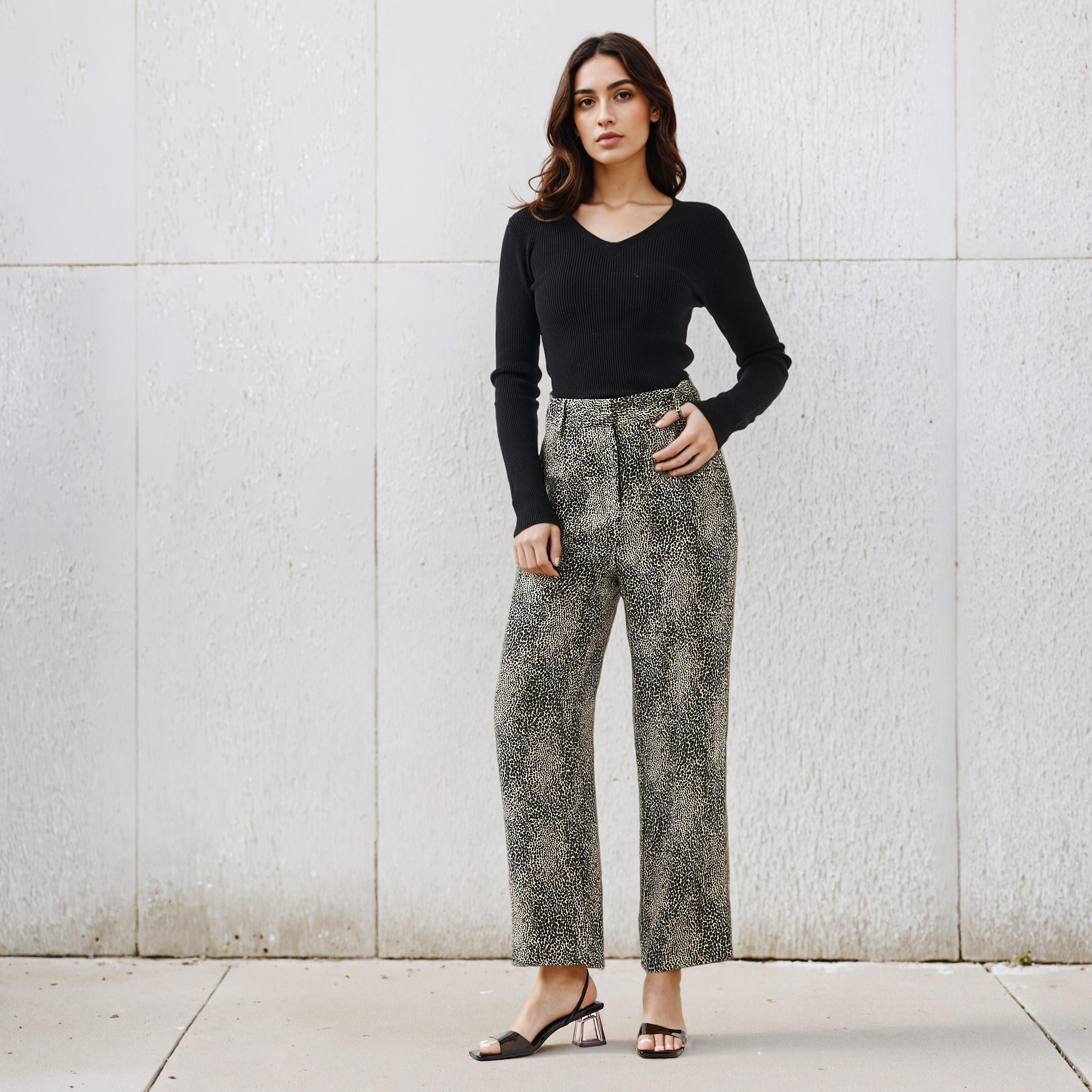كنزة تريكو مضلعة بقصة عادية وياقة V من تو إكستريمز-women-clothing-cardigansandjumpers-jumpers-image-2