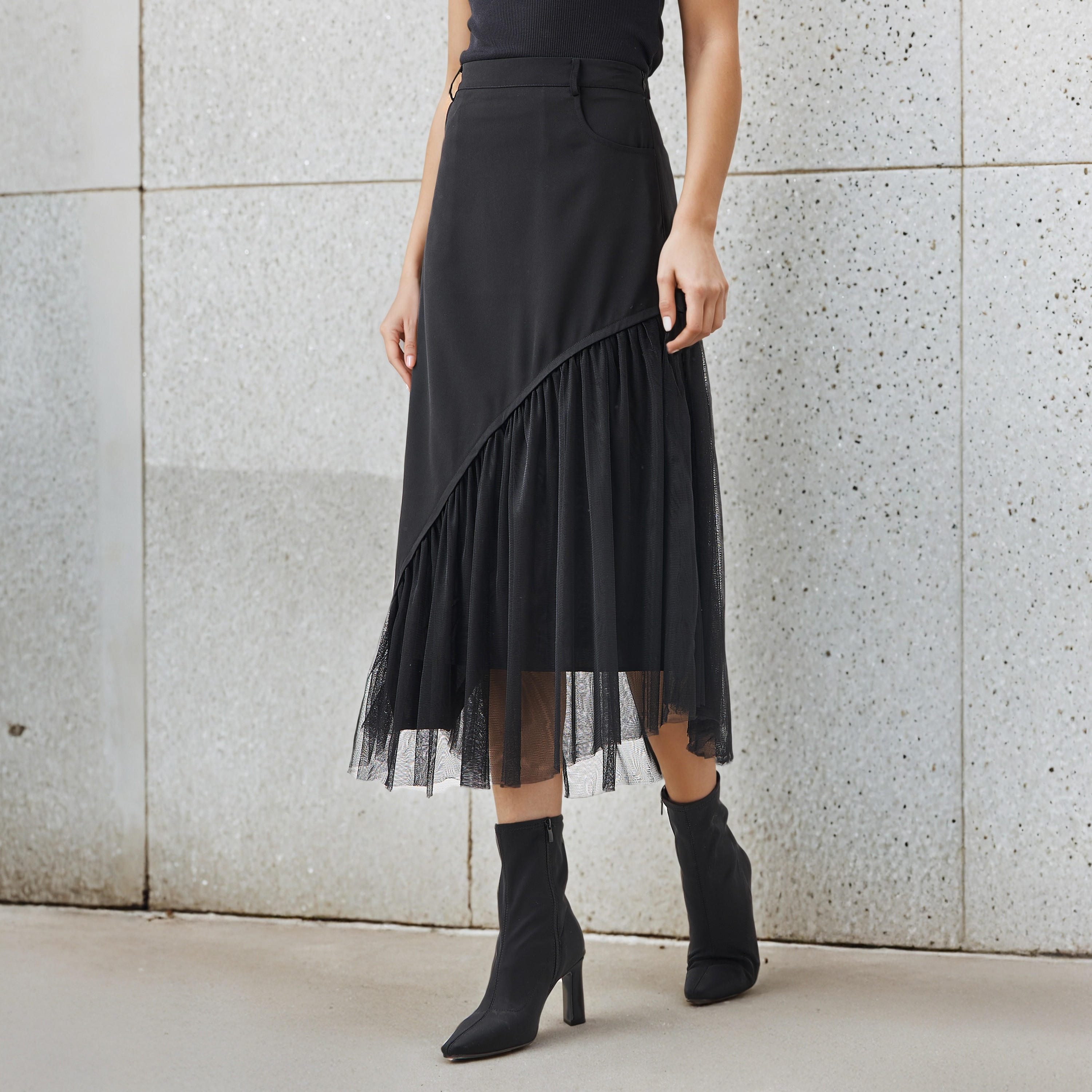 تنورة ميدي شبكية من بوليستر بقصة غير متماثلة من تو إكستريمز-women-clothing-bottoms-skirts-image-1