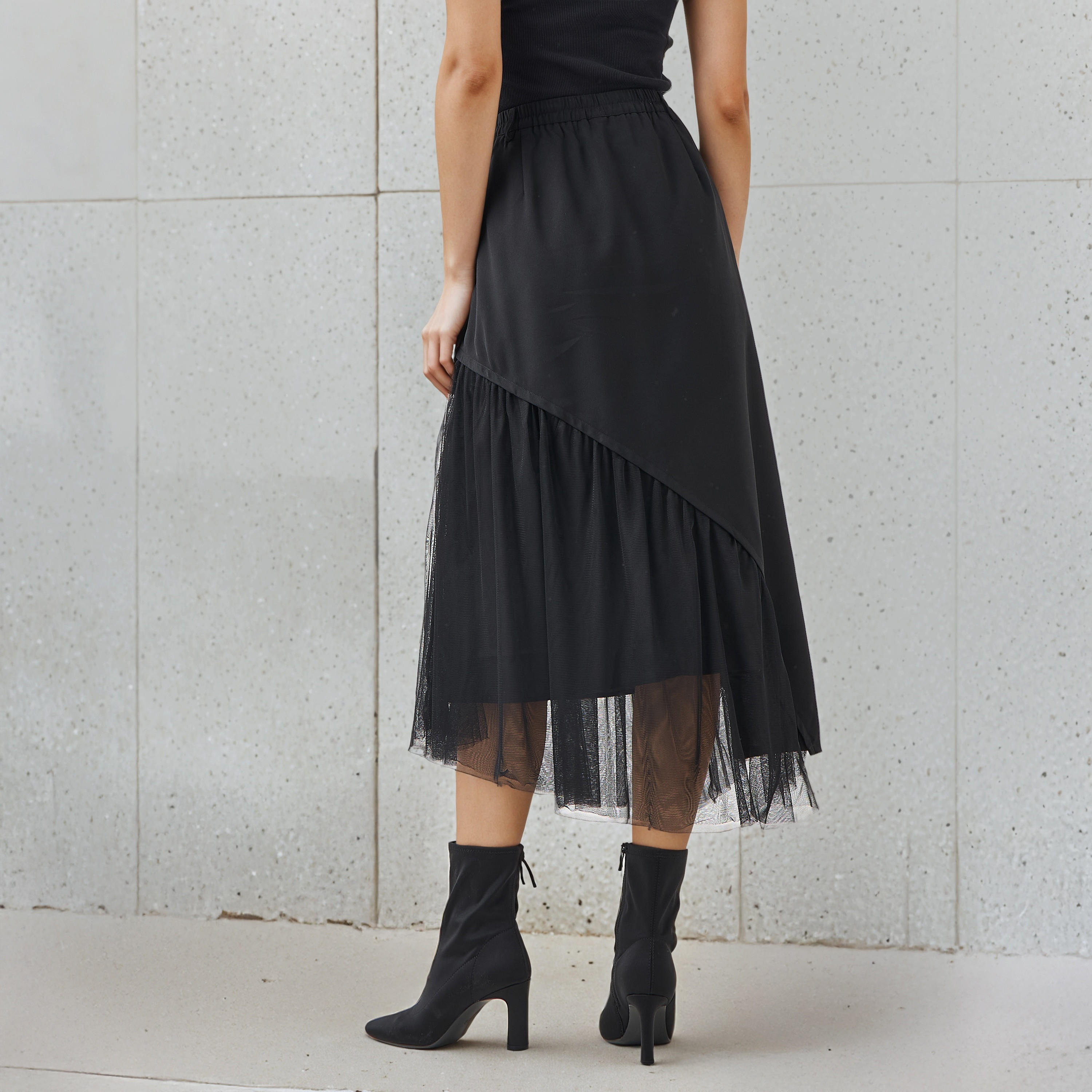 تنورة ميدي شبكية من بوليستر بقصة غير متماثلة من تو إكستريمز-women-clothing-bottoms-skirts-image-3