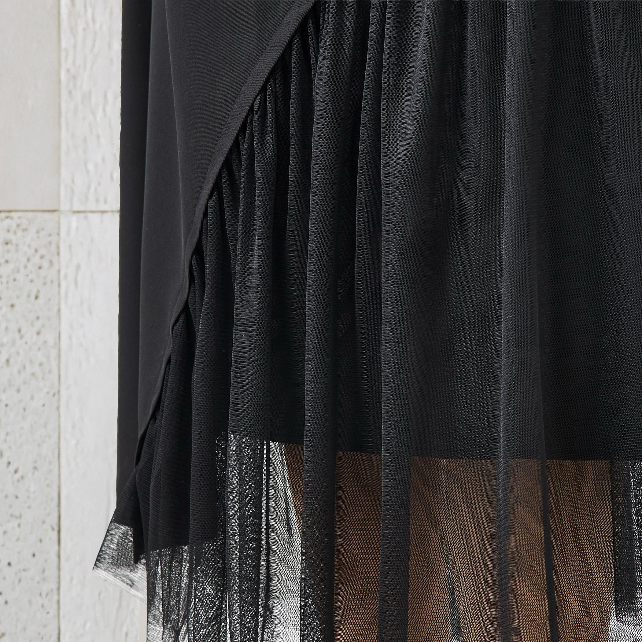 تنورة ميدي شبكية من بوليستر بقصة غير متماثلة من تو إكستريمز-women-clothing-bottoms-skirts-image-2