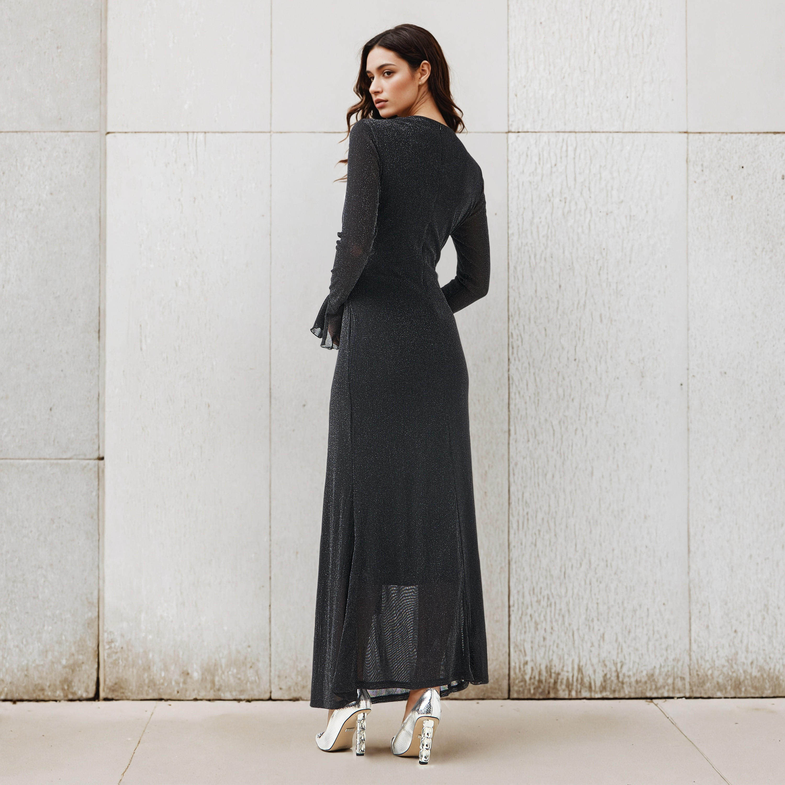 فستان ماكسي مزيج نايلون وزينة لوريكس وأكمام جرس من تو إكستريمز-women-clothing-dresses-image-3