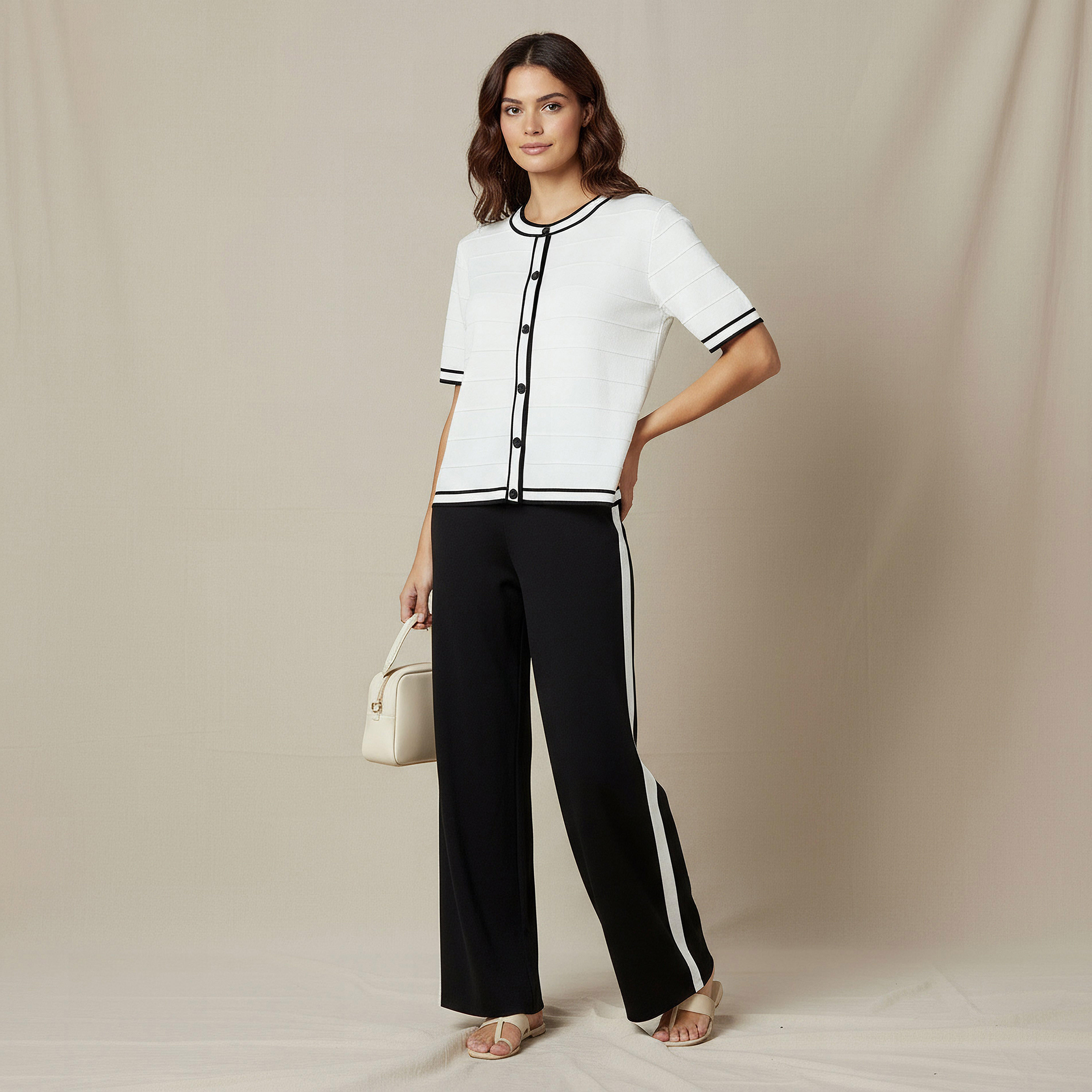 بلوزة بقصّة عادية ودرزات متباينة من تو إكستريمز-women-clothing-coordsets-image-2