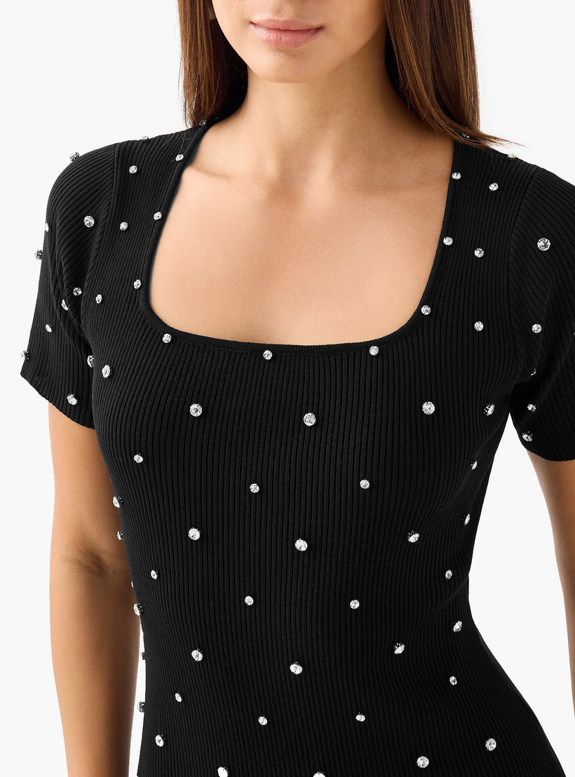 فستان محبوك ميدي مزين بالخرز وبياقة مربعة من تو إكستريمز-women-clothing-dresses-image-6