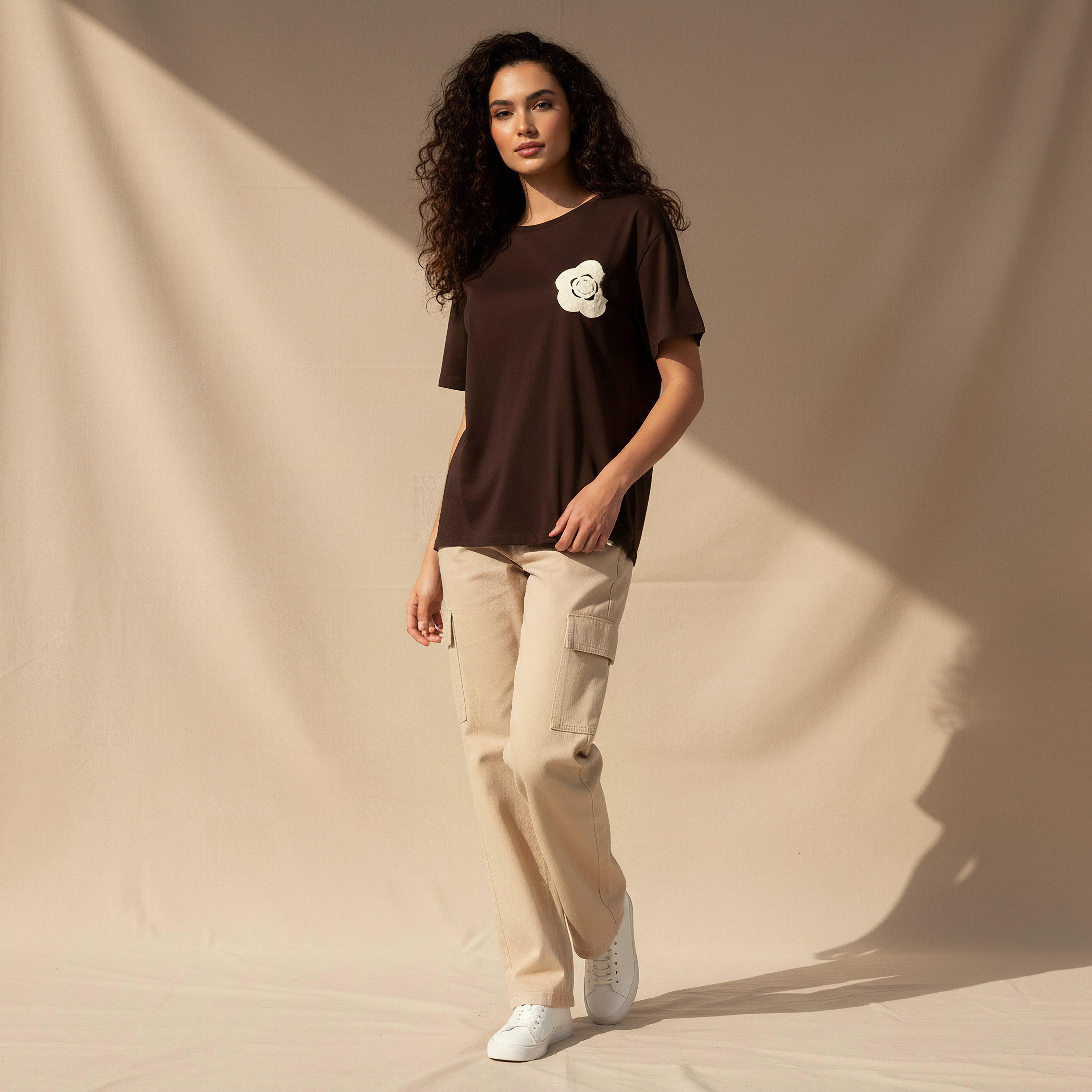 تيشيرت بتفاصيل زينة كروشيه من توإكستريمز-women-clothing-tshirts-image-3