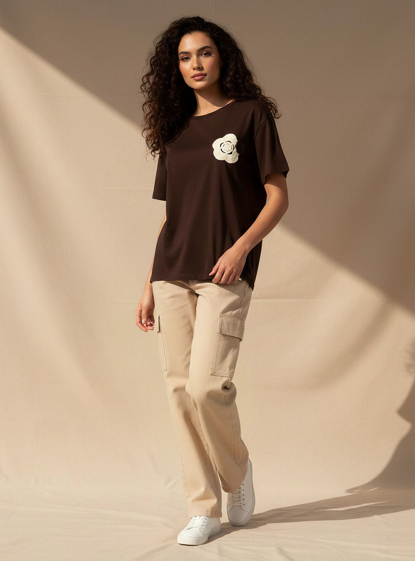 تيشيرت بتفاصيل زينة كروشيه من توإكستريمز-women-clothing-tshirts-image-3