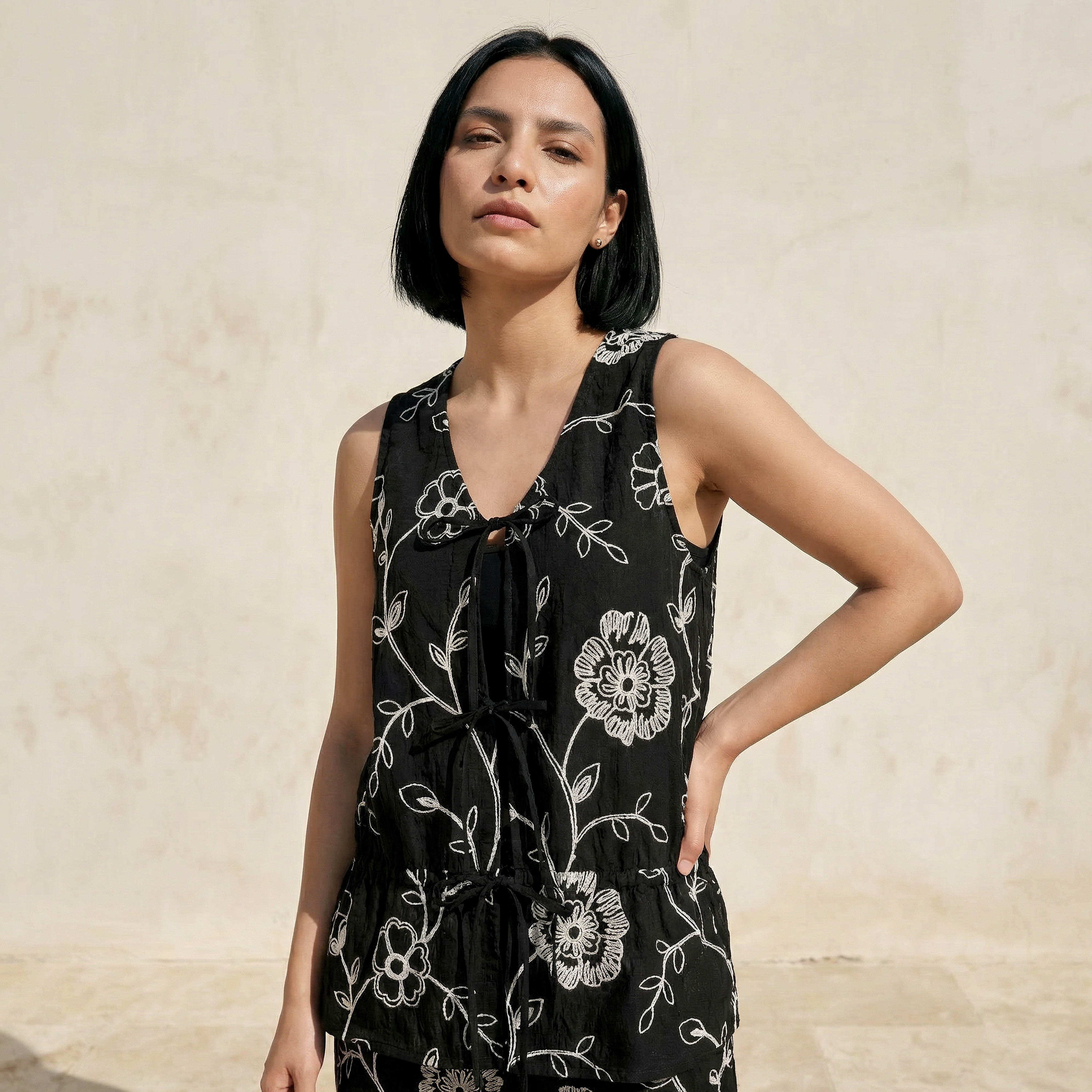 بلوزة مطرزة دون أكمام من تو إكستريمز-women-clothing-coordsets-image-4