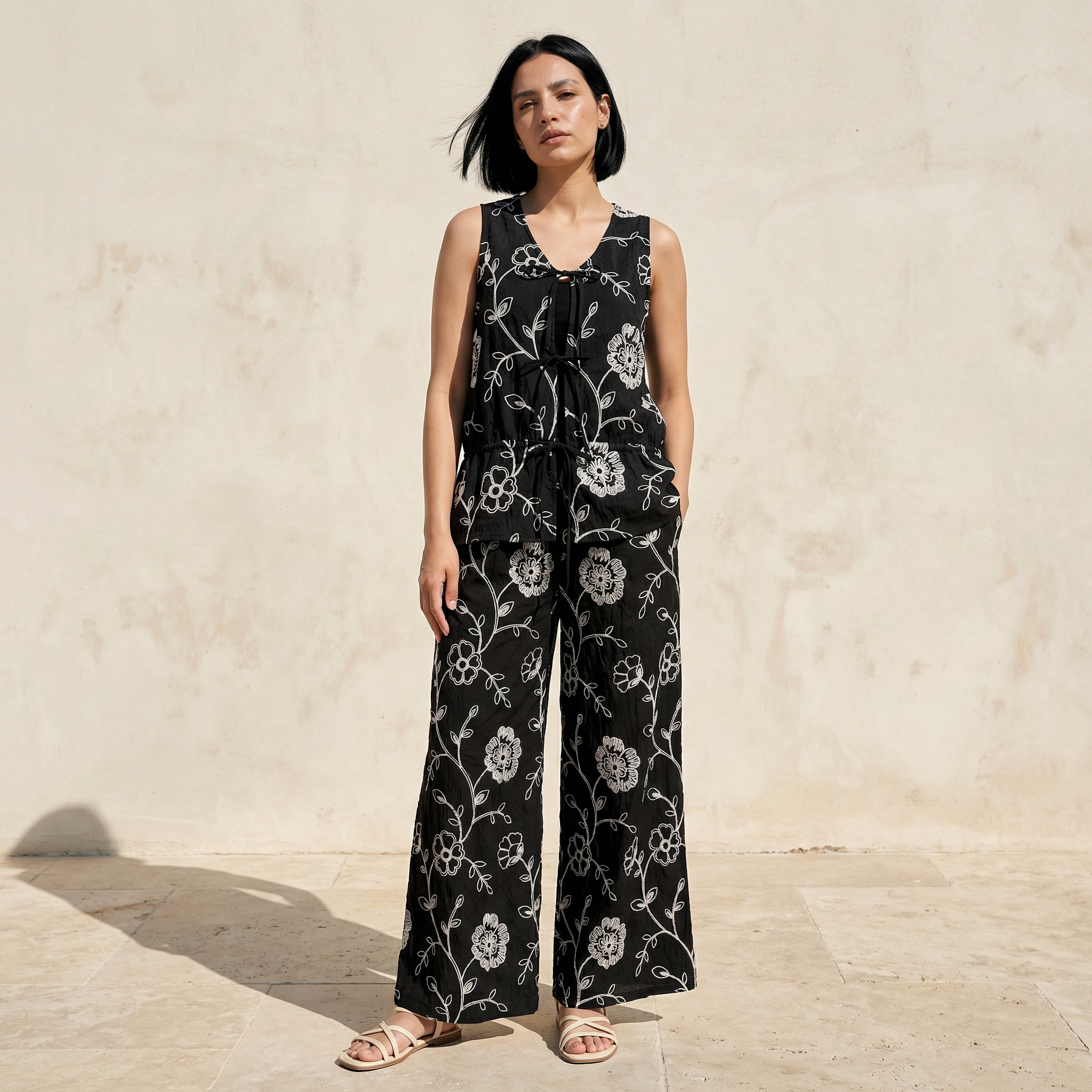 بلوزة مطرزة دون أكمام من تو إكستريمز-women-clothing-coordsets-image-2