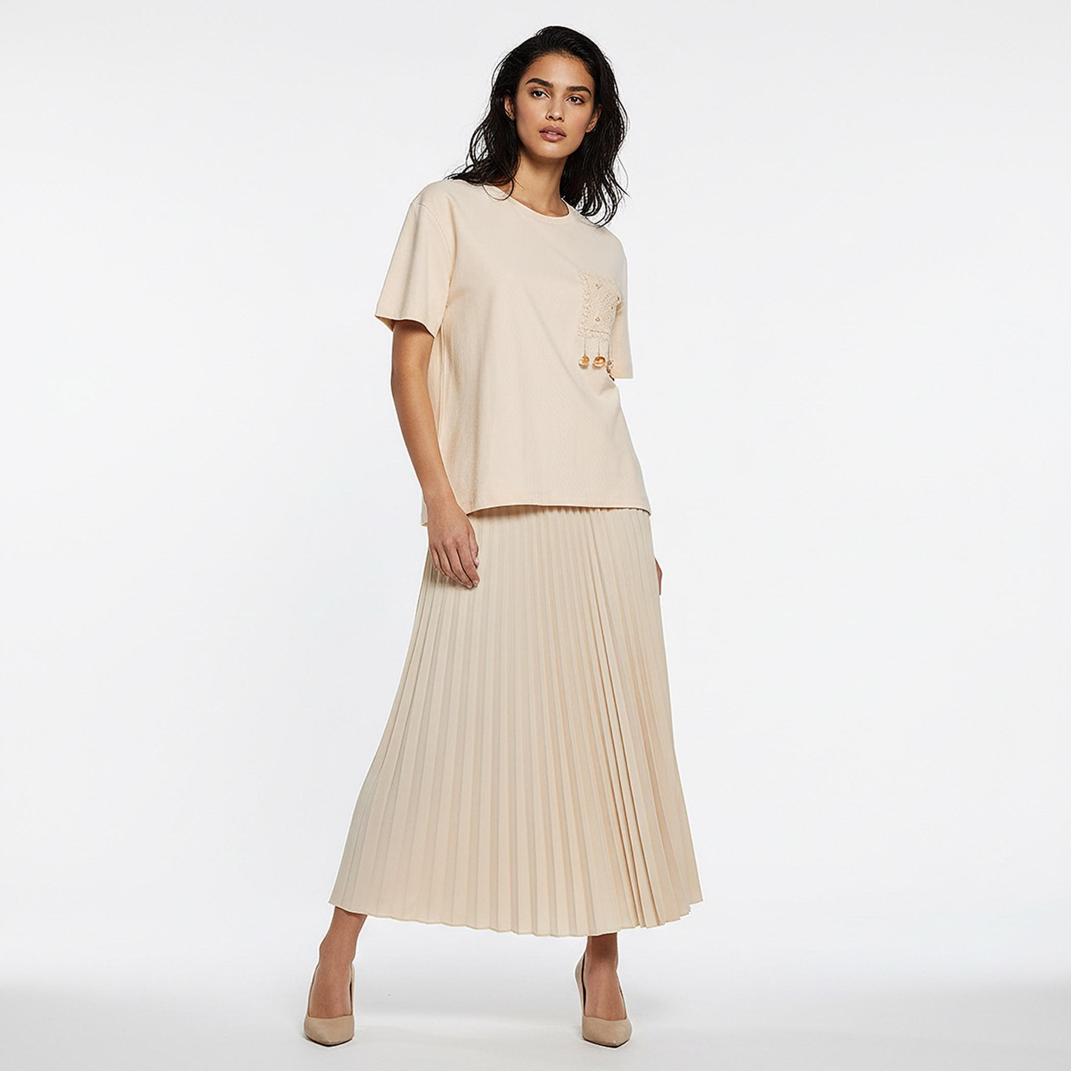 تيشيرت قطن بتطريز كروشيه-women-clothing-tshirts-image-2