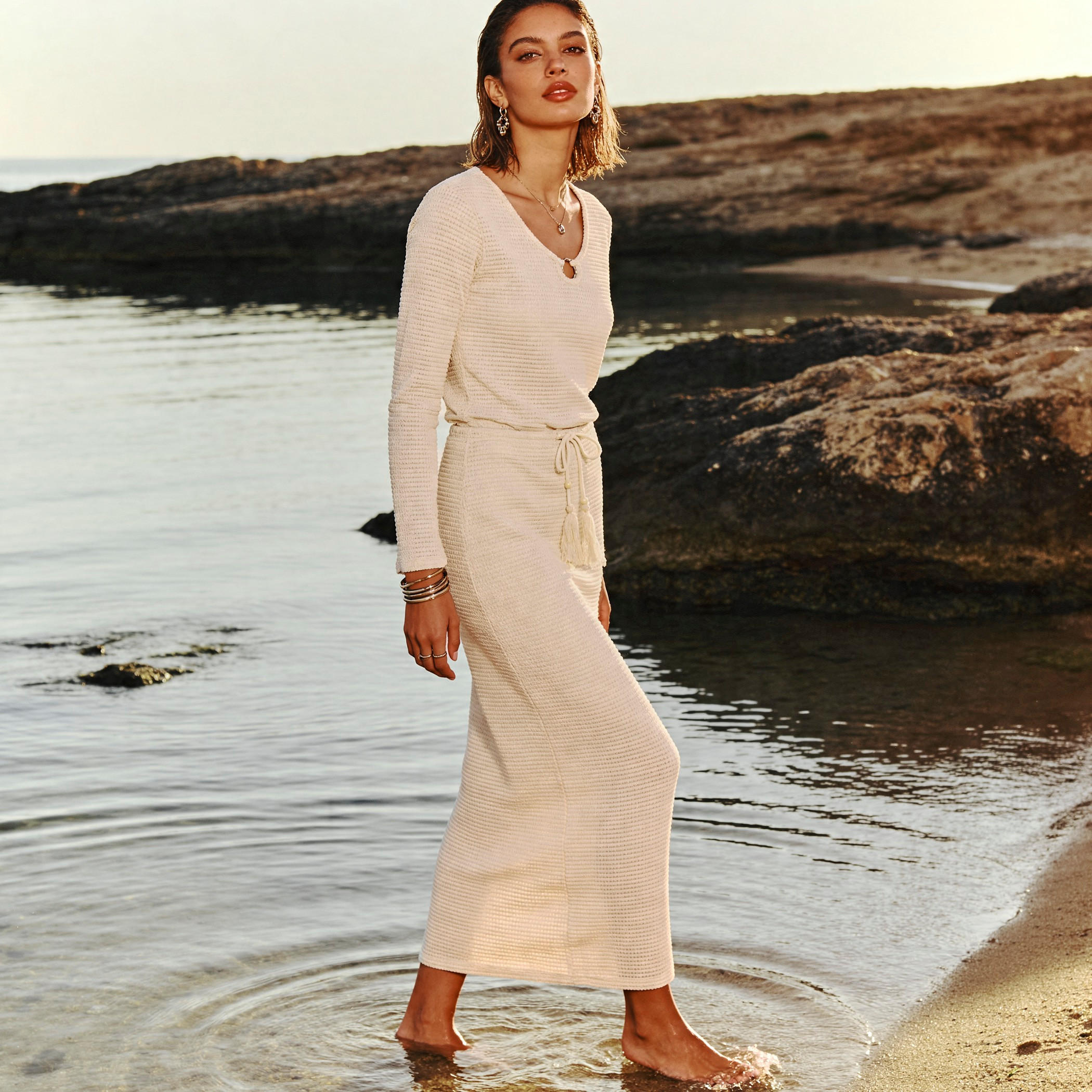 تنورة ماكسي بقصة إيه لاين بارزة الملمس ورباط إغلاق من تو إكستريمز-women-clothing-bottoms-skirts-image-5