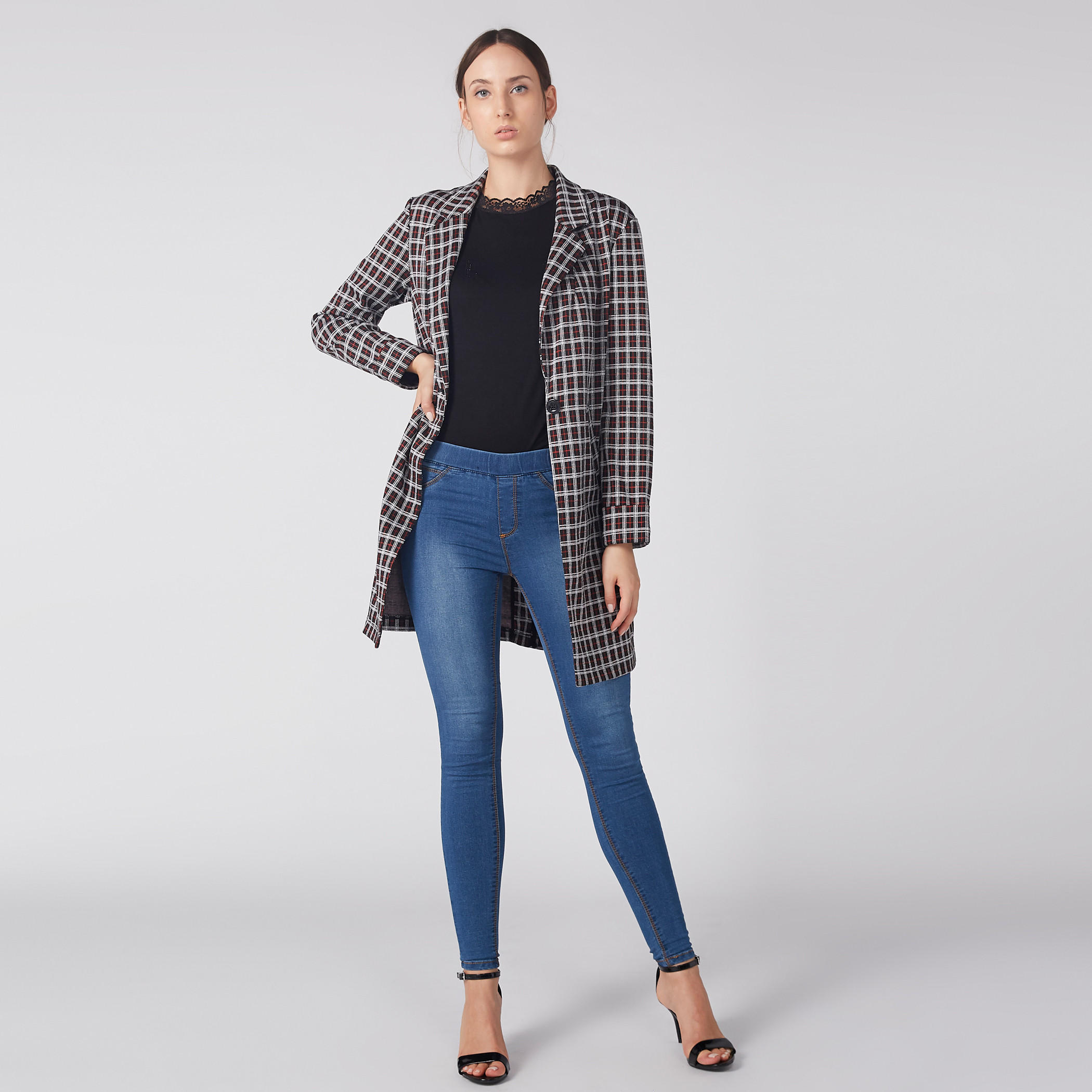 بلوزة مزيّنة دون أكمام بياقة مستديرة وتفاصيل دانتيل من إيل-women-clothing-shirtsandblouses-blouses-image-1