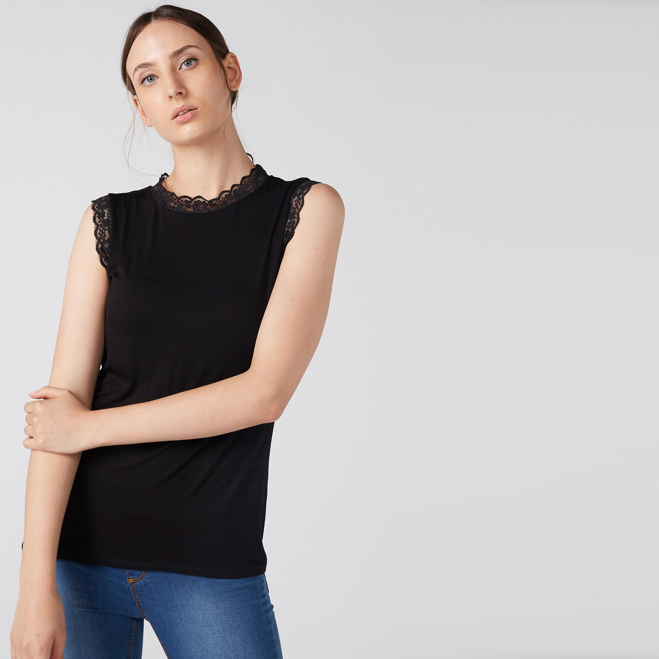 بلوزة مزيّنة دون أكمام بياقة مستديرة وتفاصيل دانتيل من إيل-women-clothing-shirtsandblouses-blouses-image-2