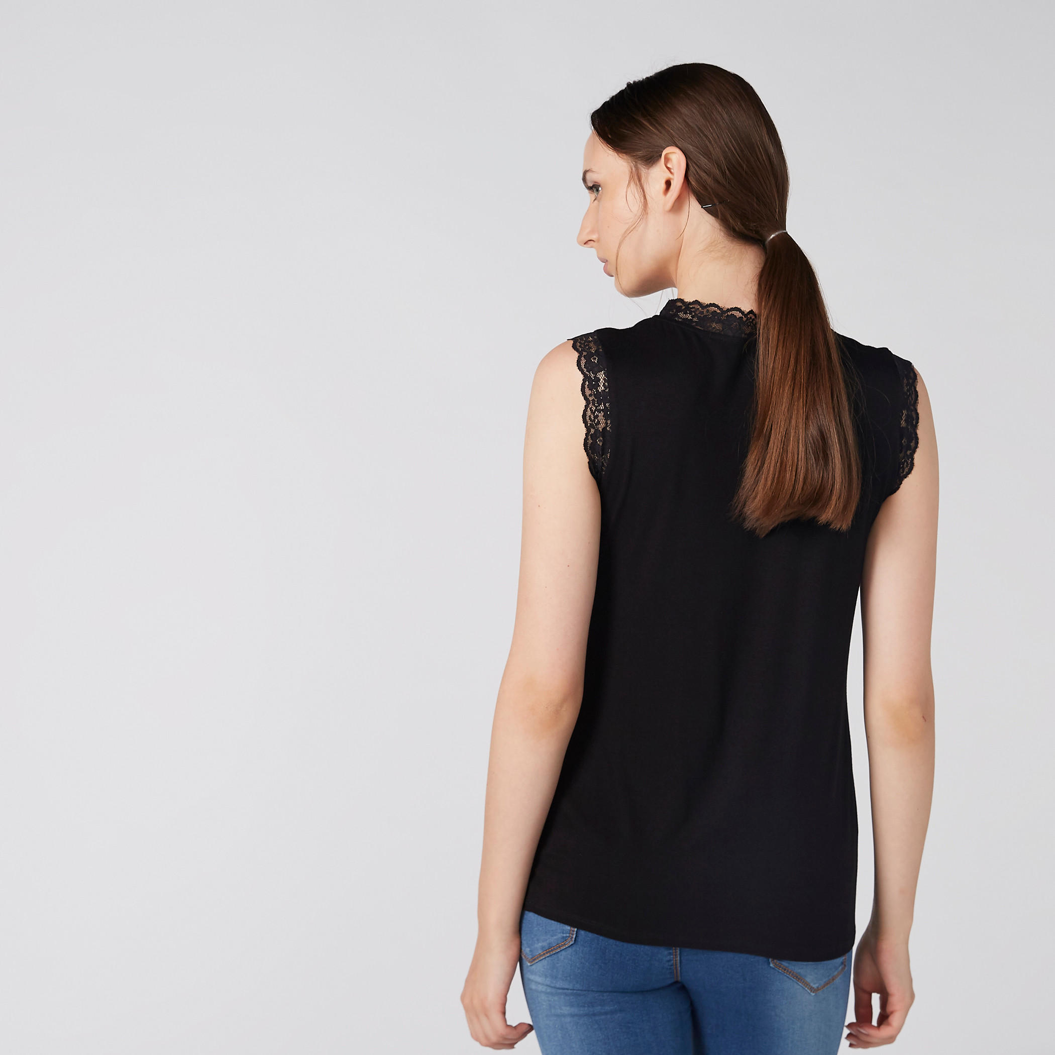 بلوزة مزيّنة دون أكمام بياقة مستديرة وتفاصيل دانتيل من إيل-women-clothing-shirtsandblouses-blouses-image-4