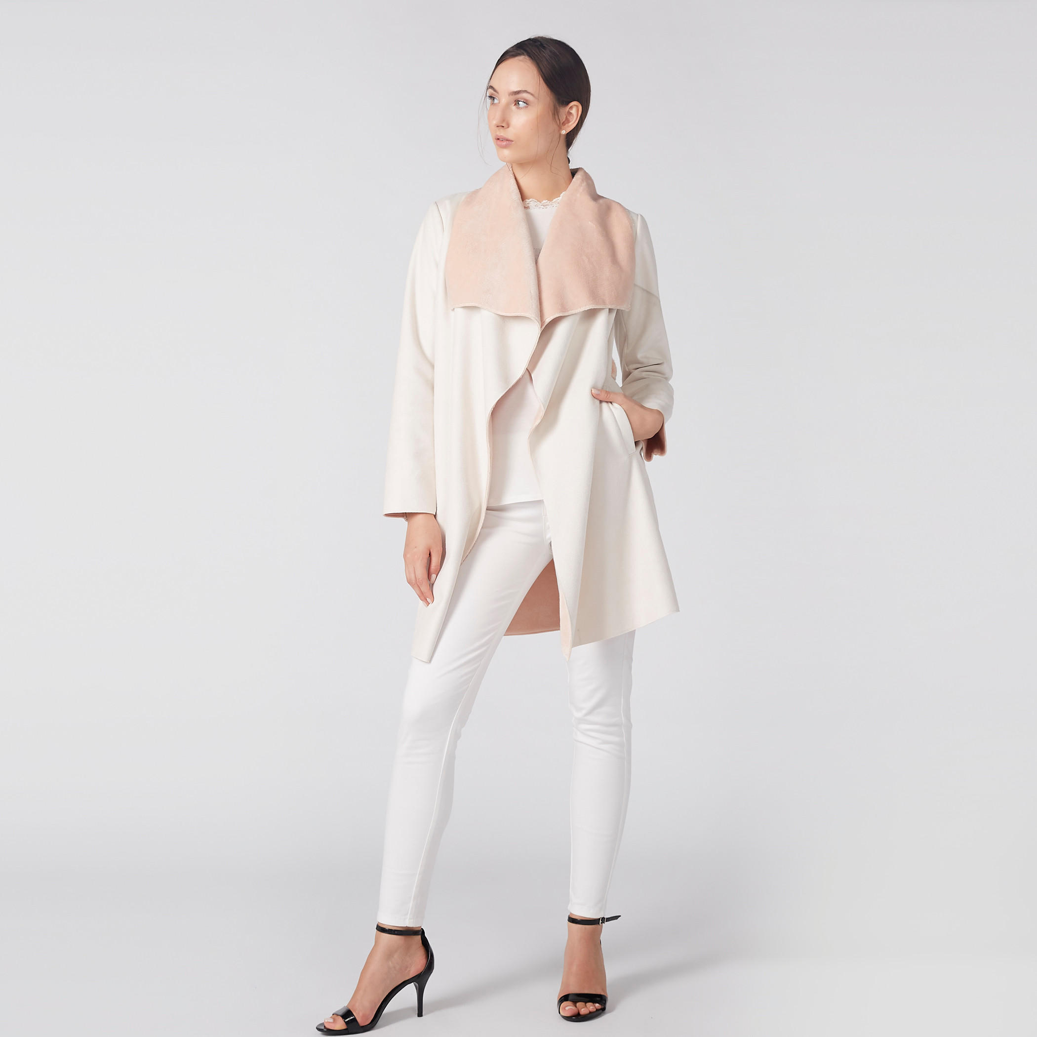 بلوزة مزيّنة دون أكمام بياقة مستديرة وتفاصيل دانتيل من إيل-women-clothing-tshirts-image-2