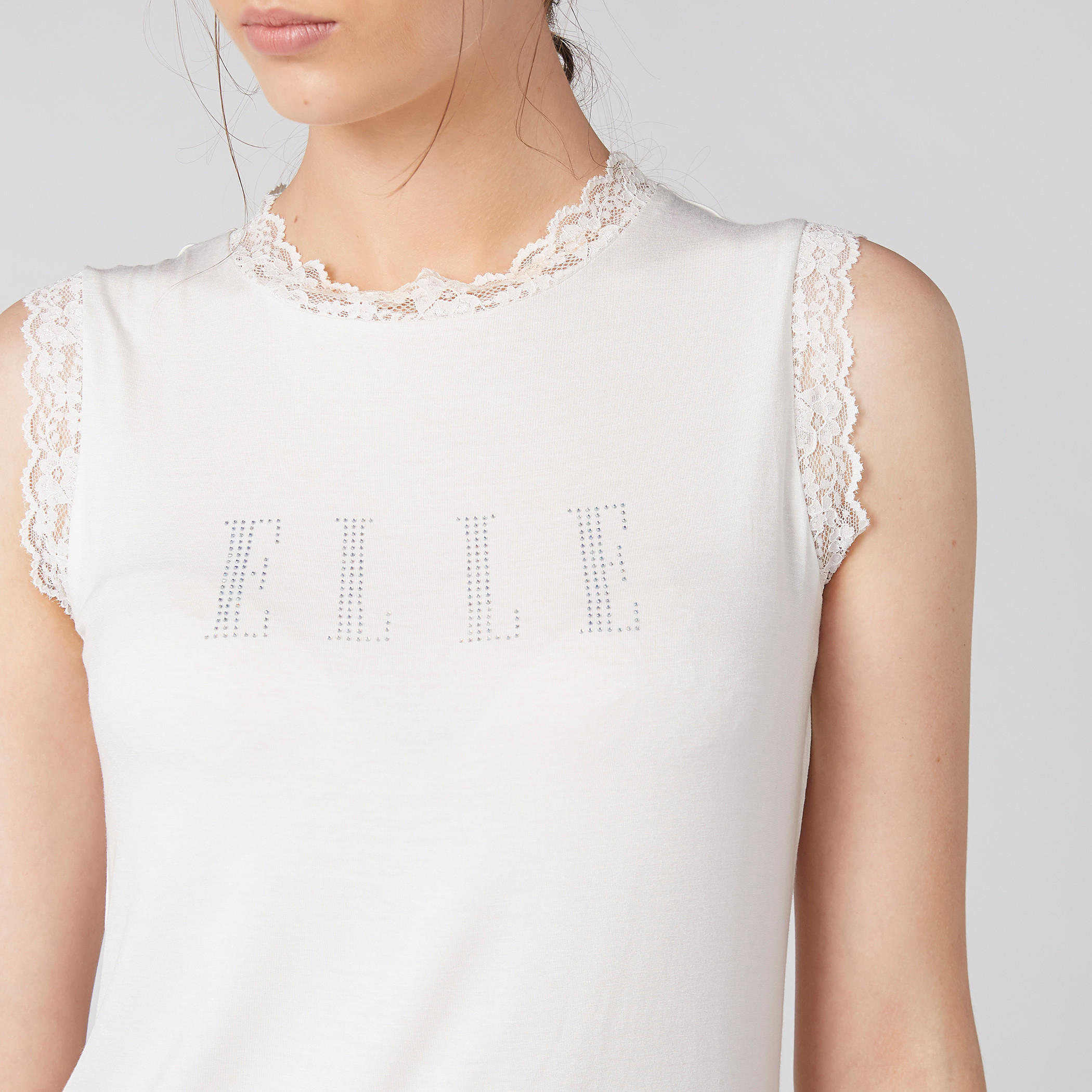بلوزة مزيّنة دون أكمام بياقة مستديرة وتفاصيل دانتيل من إيل-women-clothing-tshirts-image-3