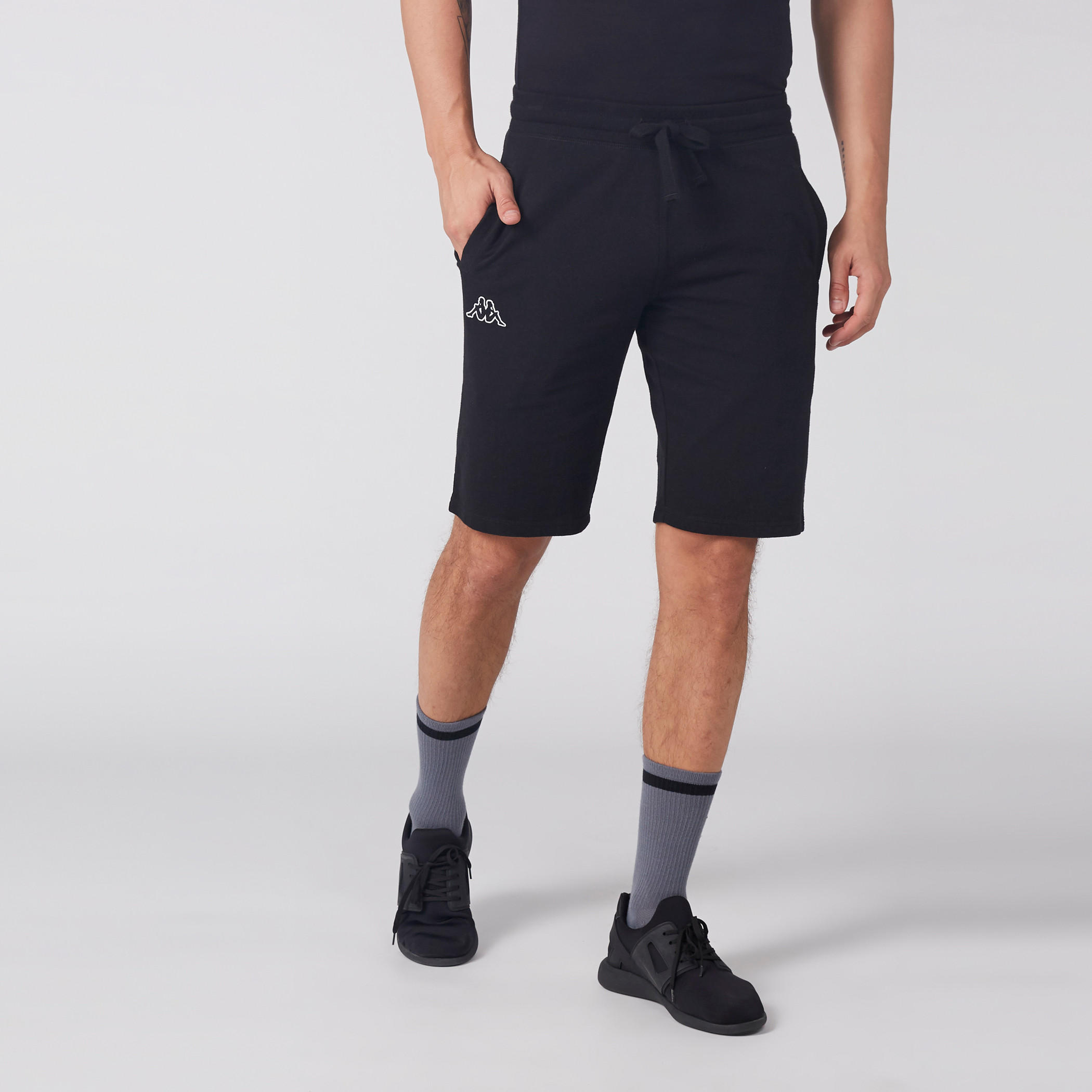 شورت بخصر مطّاطي ورباط وجيوب من كابا-men-clothing-sportswearandactivewear-bottoms-image-1