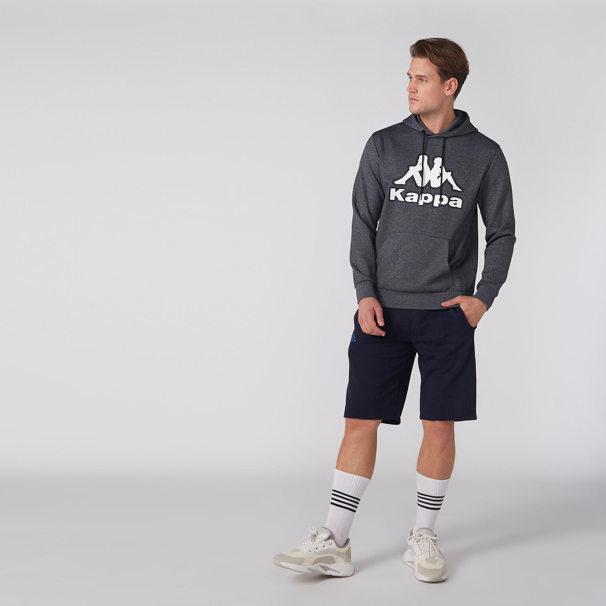 شورت بخصر مطّاطي ورباط وجيوب من كابا-men-clothing-bottoms-shorts-image-1
