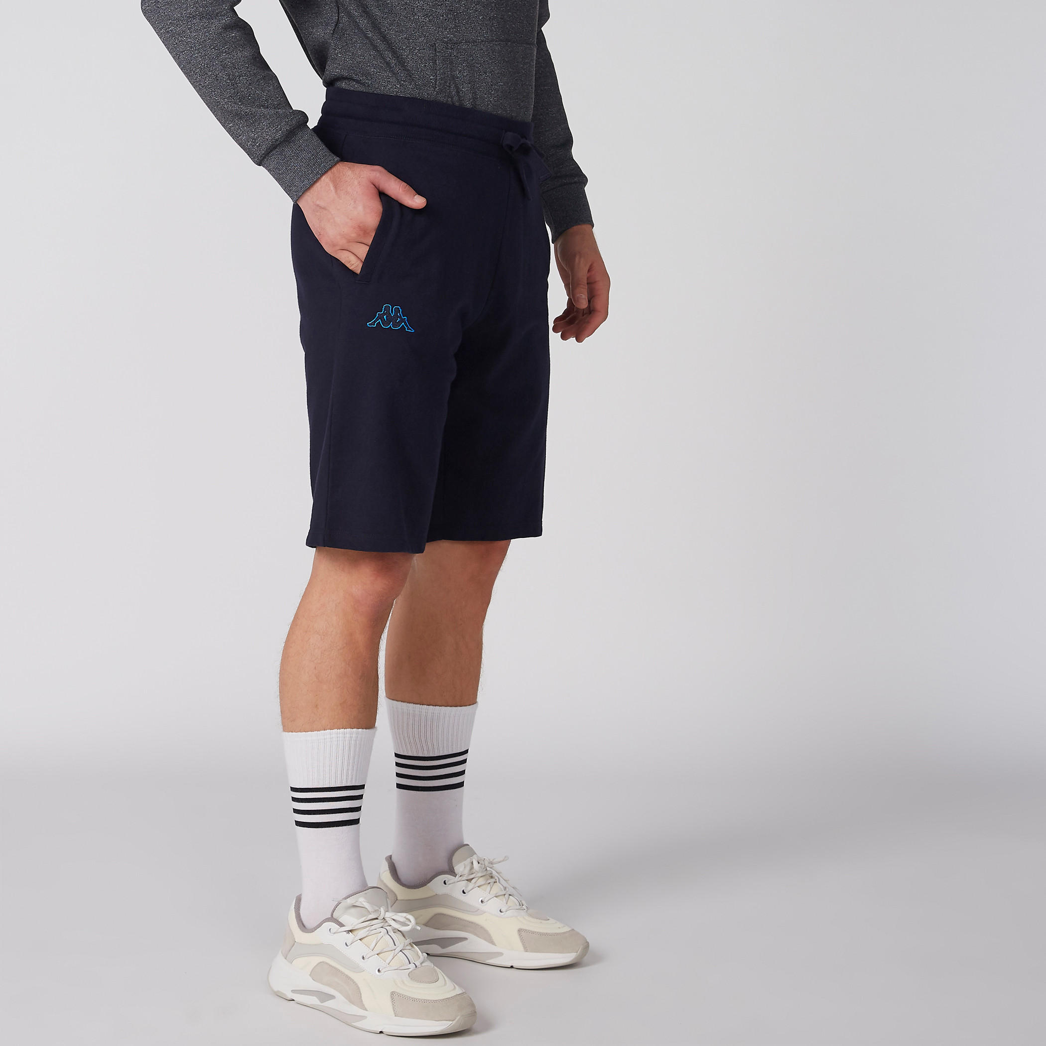 شورت بخصر مطّاطي ورباط وجيوب من كابا-men-clothing-bottoms-shorts-image-3