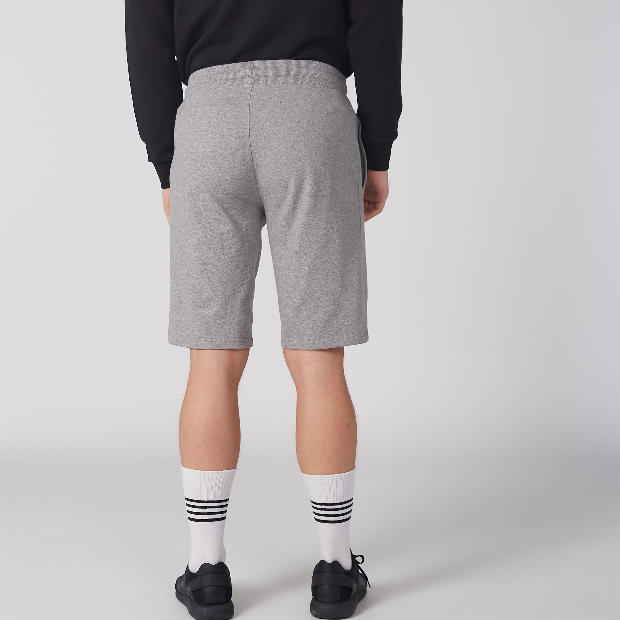 شورت بخصر مطّاطي ورباط وجيوب من كابا-men-clothing-sportswearandactivewear-bottoms-image-4