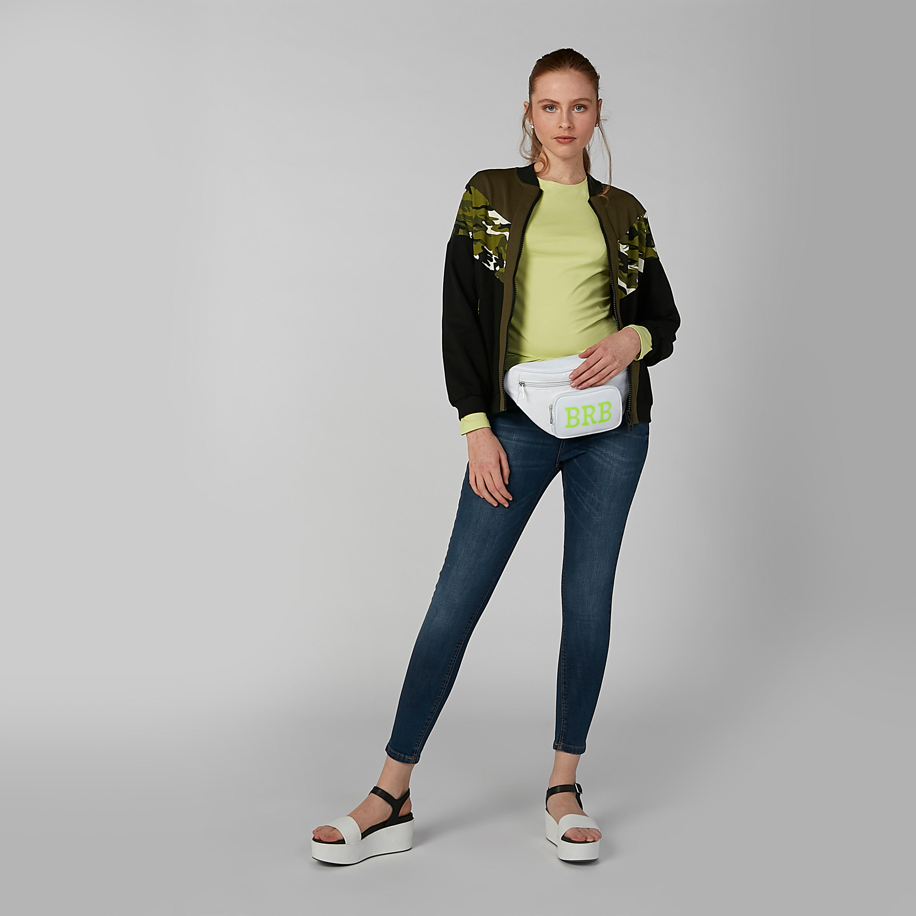 بنطال جينز سادة بجيوب وحلقات للحزام من لي كوبر-women-clothing-bottoms-jeans-image-4