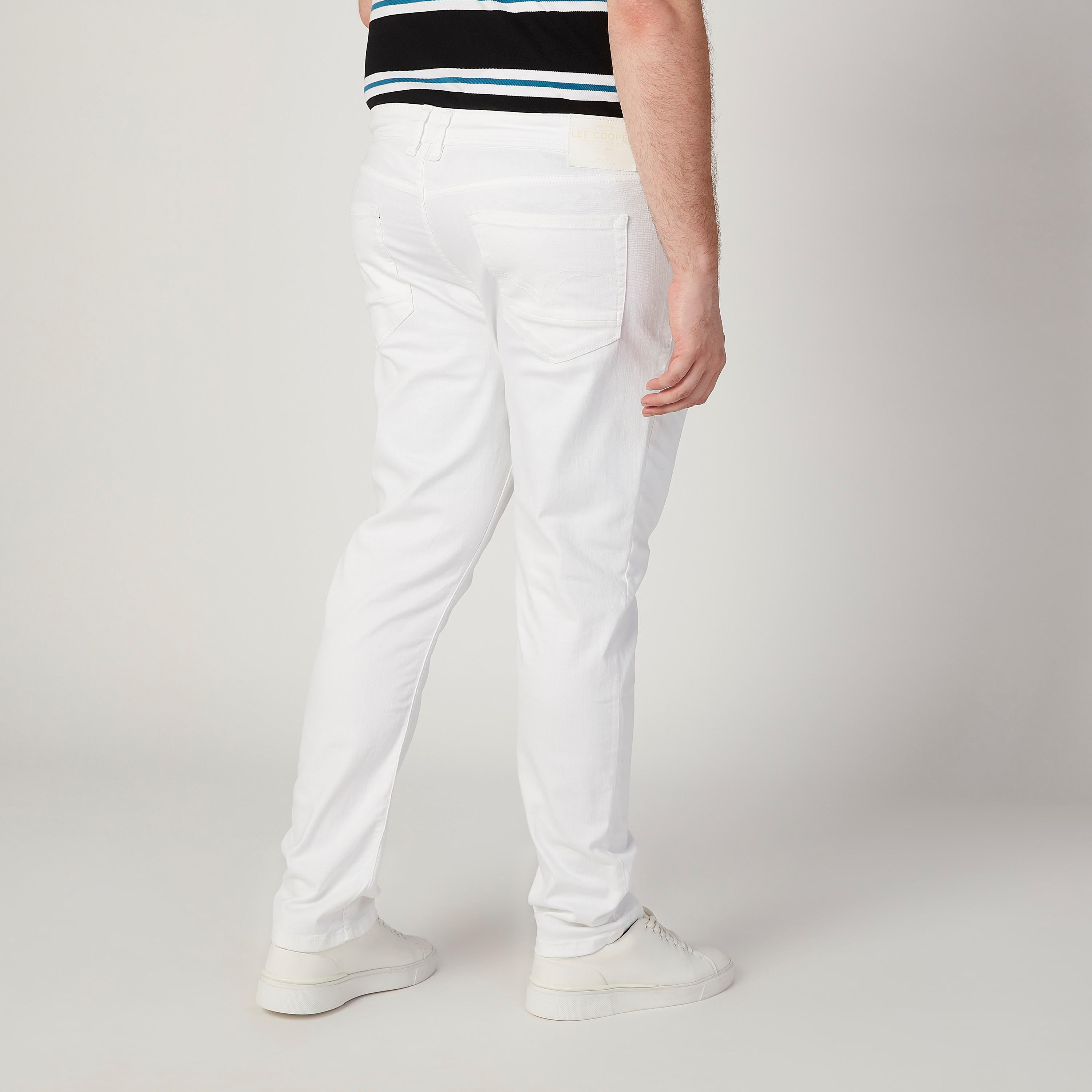 بنطال جينز سادة بجيوب وحلقات للحزام من لي كوبر-men-clothing-bottoms-jeans-image-4