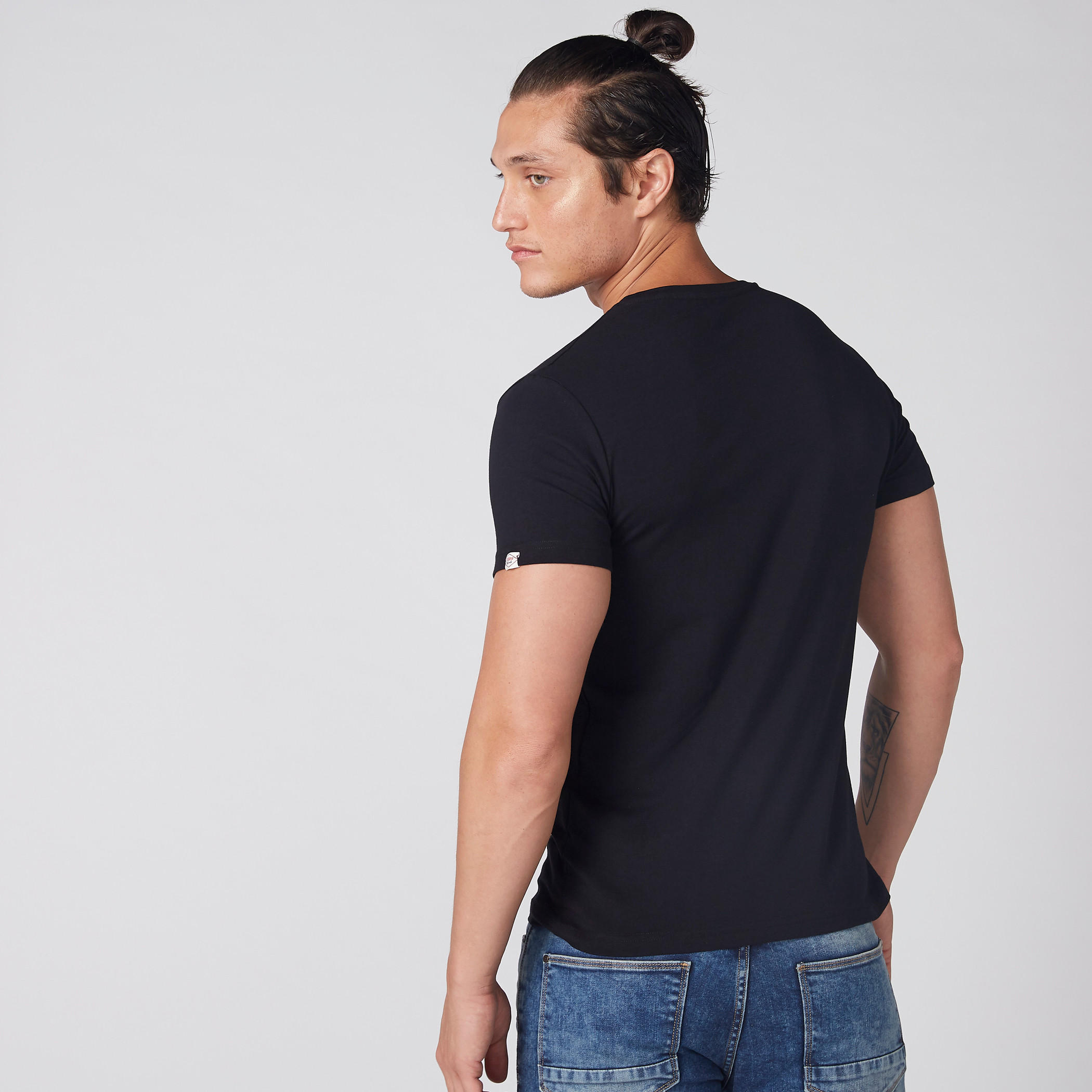 تيشيرت بياقة مستديرة وأكمام قصيرة من لي كوبر-men-clothing-tshirtsandpolos-tshirts-image-2