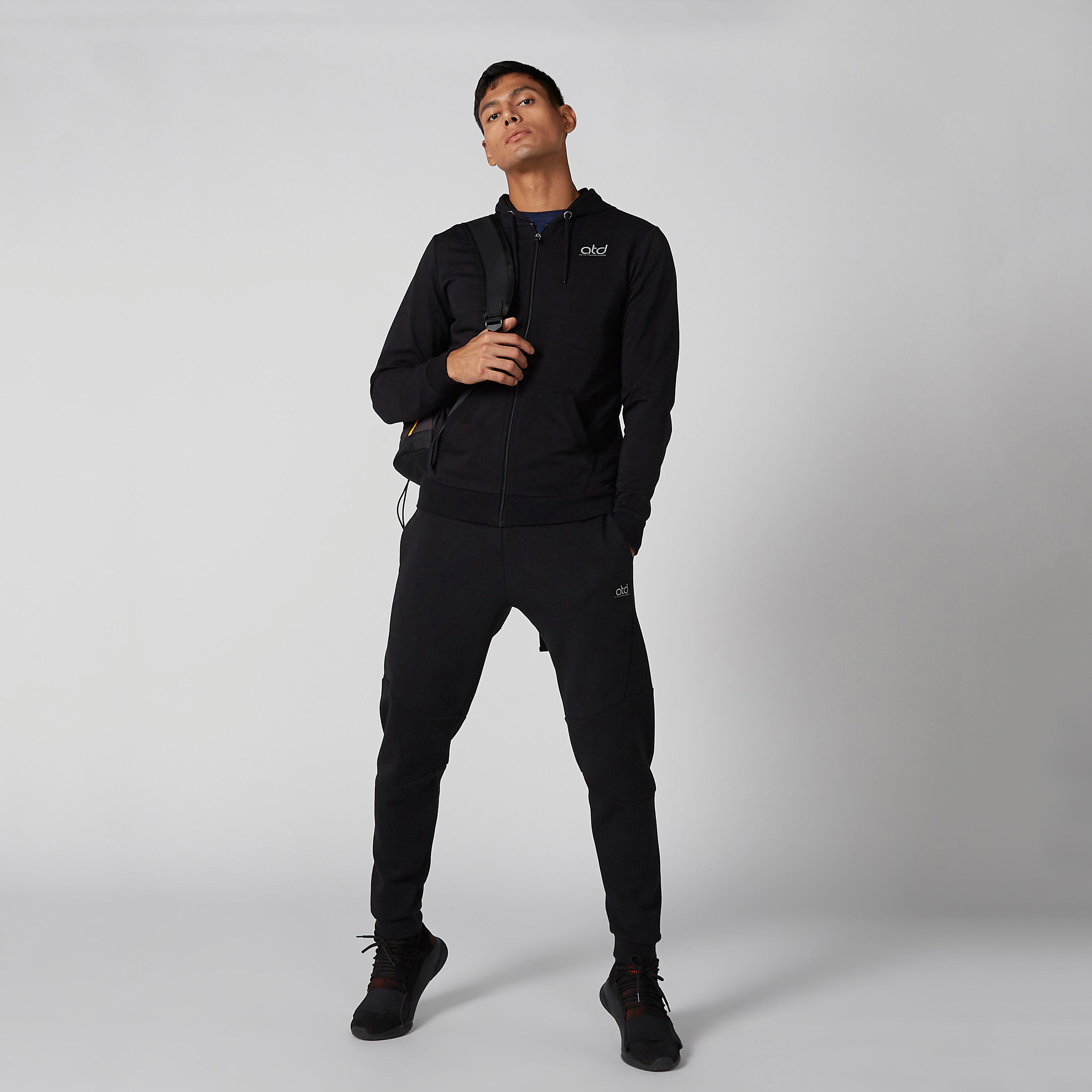 جاكيت بأكمام طويلة وسحّاب إغلاق وجيوب-men-clothing-jacketsandblazers-jackets-image-2