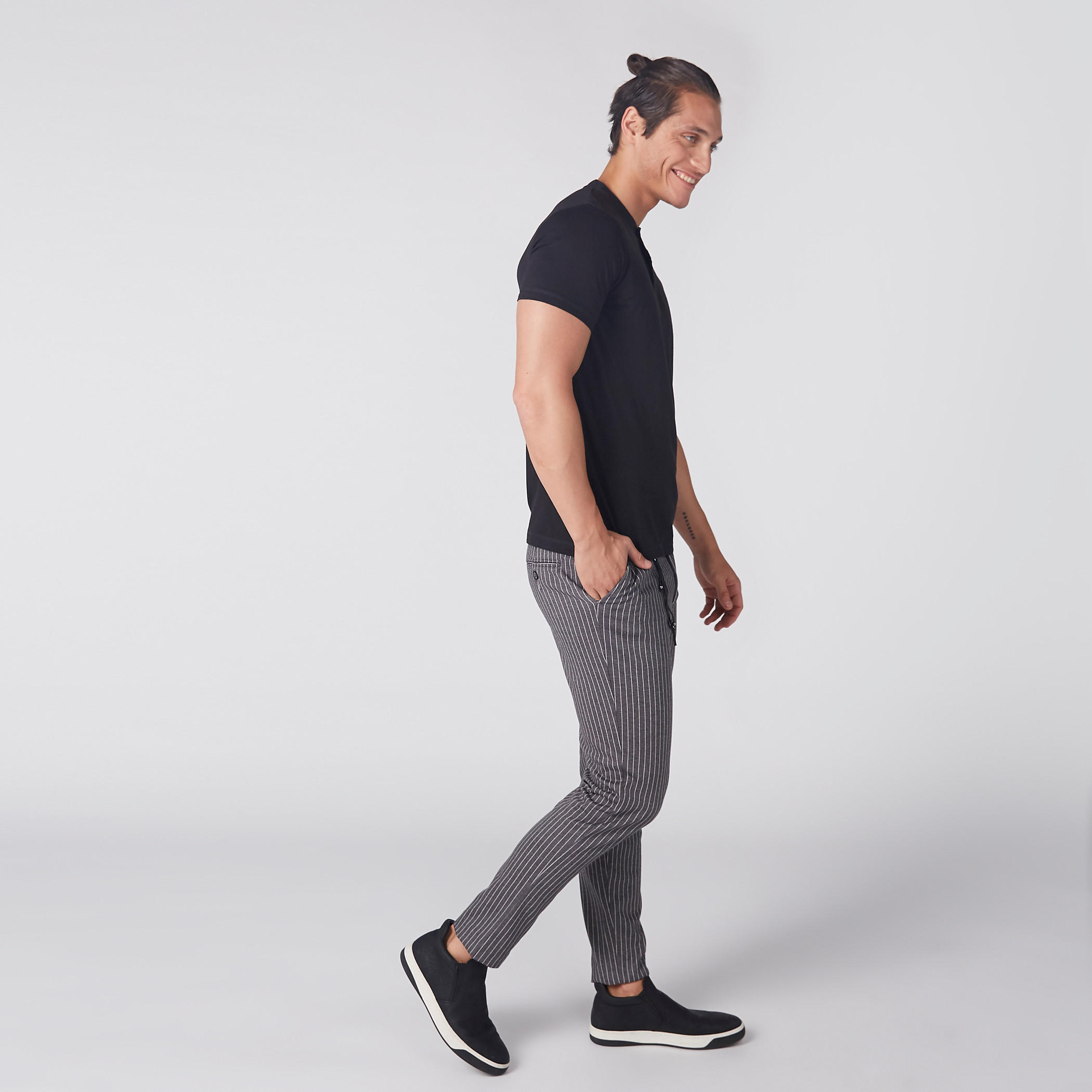 تيشيرت بأكمام قصيرة وياقة هينلي-men-clothing-tshirtsandpolos-tshirts-image-2