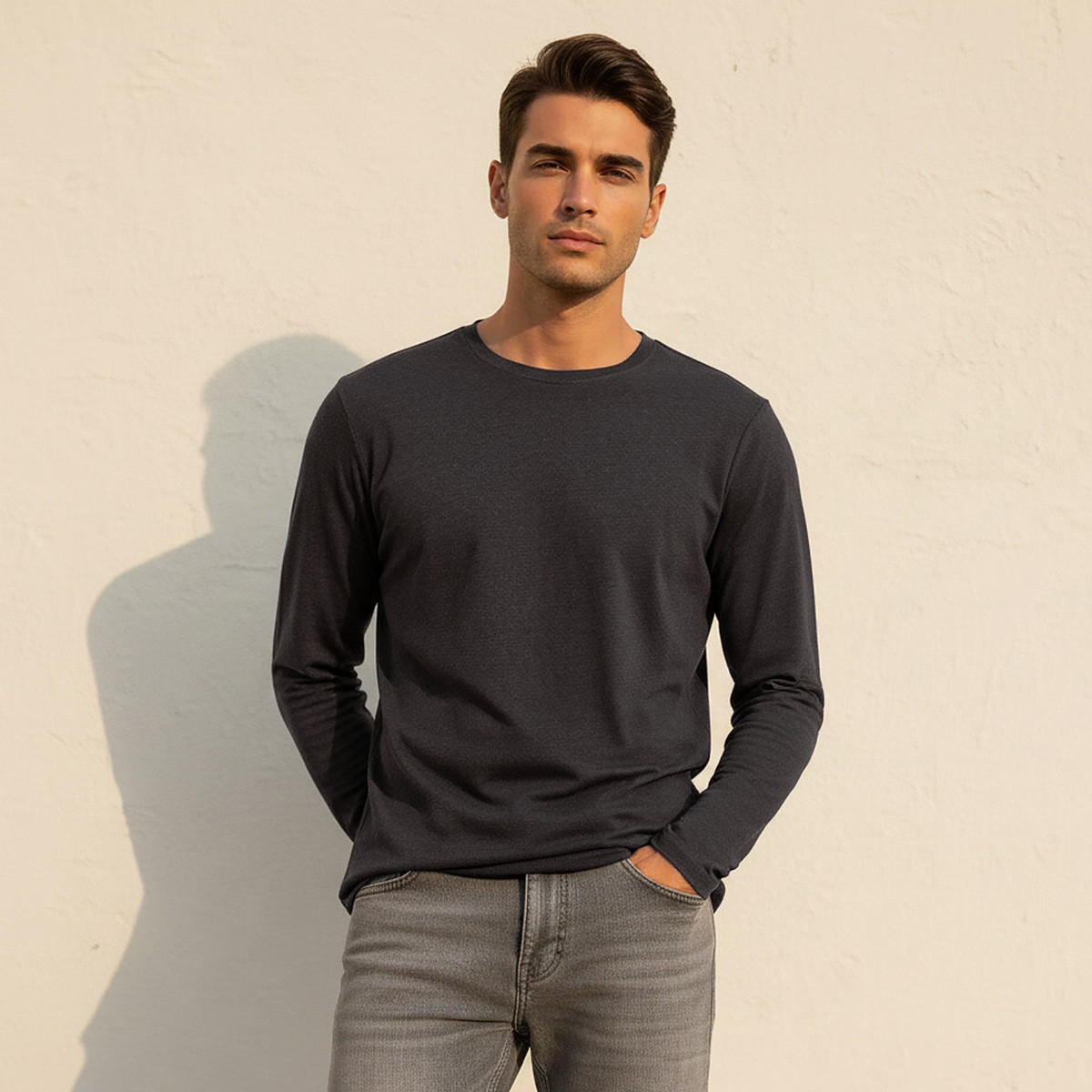 تيشيرت بقصّة سليم وياقة ضيّقة وأكمام طويلة-men-clothing-tshirtsandpolos-tshirts-image-1