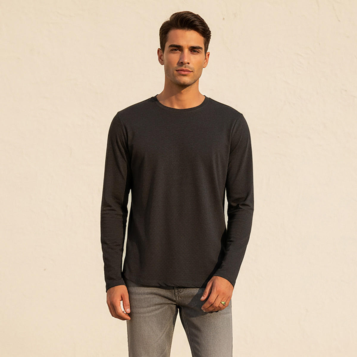 تيشيرت بقصّة سليم وياقة ضيّقة وأكمام طويلة-men-clothing-tshirtsandpolos-tshirts-image-5