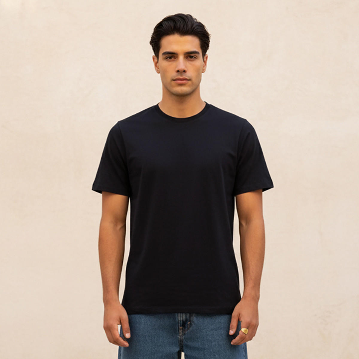 تيشيرت سادة بقصّة سليم وياقة مستديرة وأكمام طويلة-men-clothing-tshirtsandpolos-tshirts-image-4