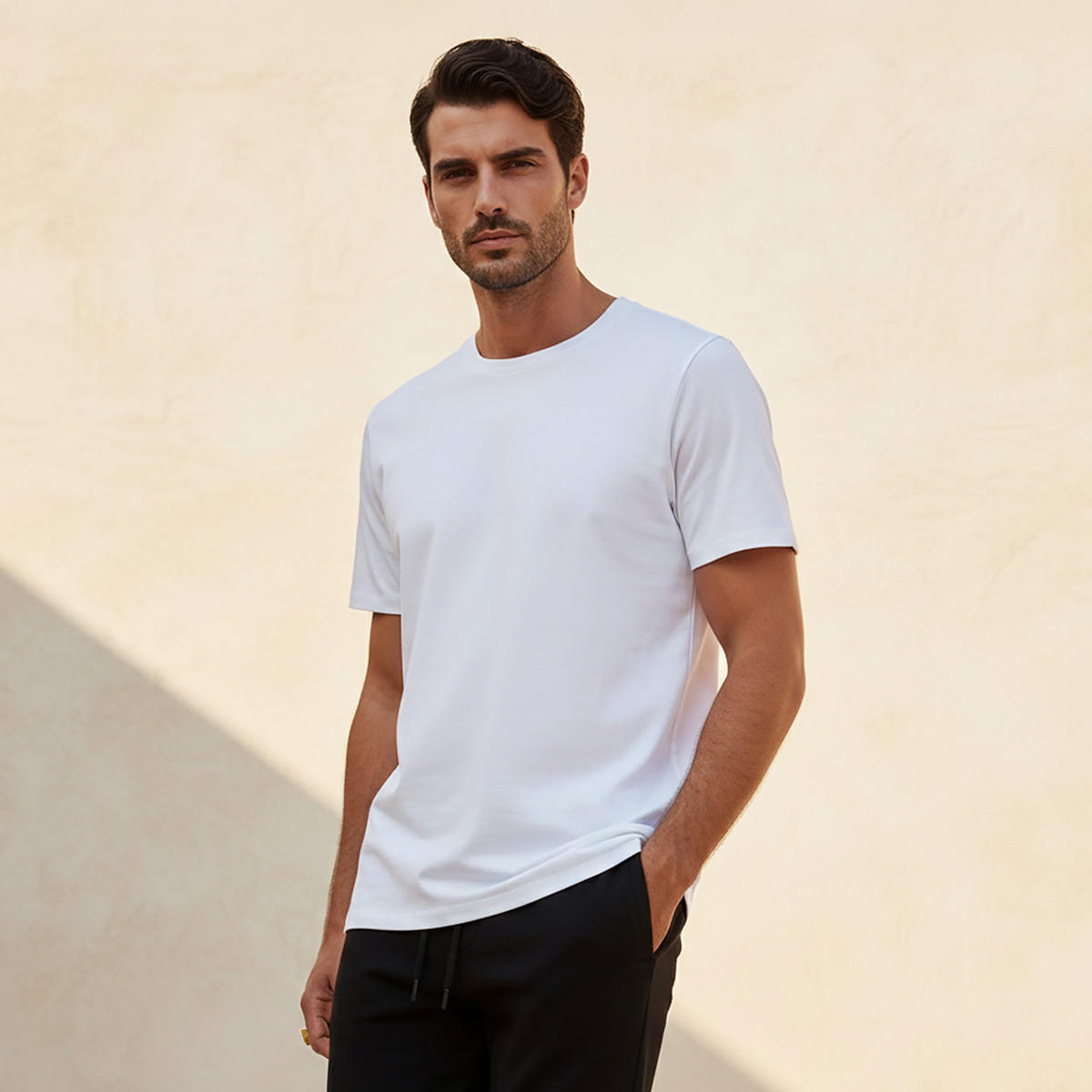 تيشيرت سادة بقصّة سليم وياقة مستديرة وأكمام طويلة-men-clothing-tshirtsandpolos-tshirts-image-1