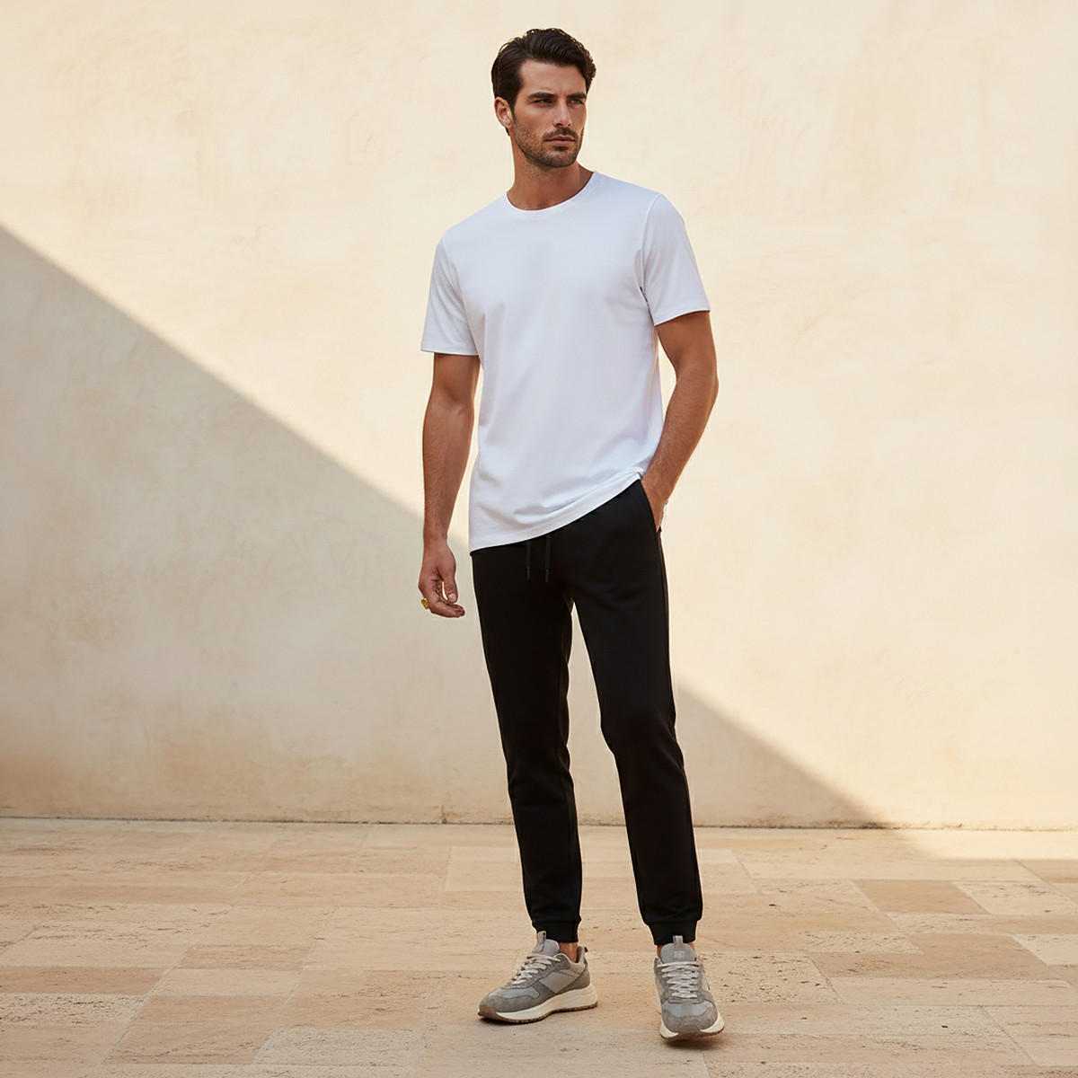 تيشيرت سادة بقصّة سليم وياقة مستديرة وأكمام طويلة-men-clothing-tshirtsandpolos-tshirts-image-3