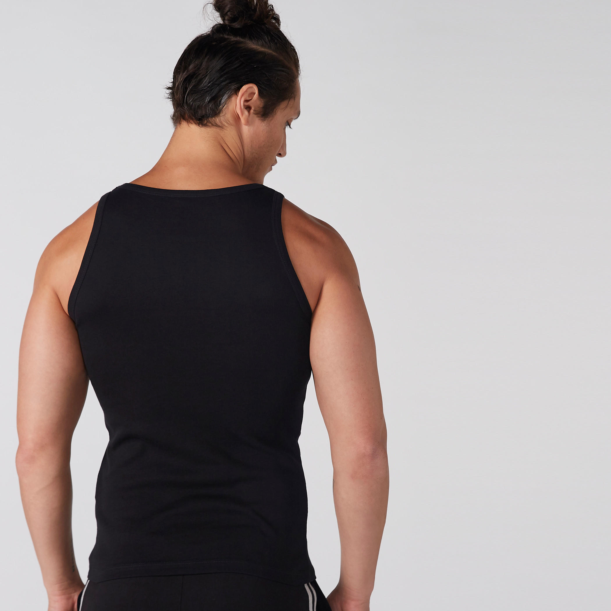 تيشيرت دون أكمام بياقة عميقة-men-clothing-tshirtsandpolos-vests-image-2